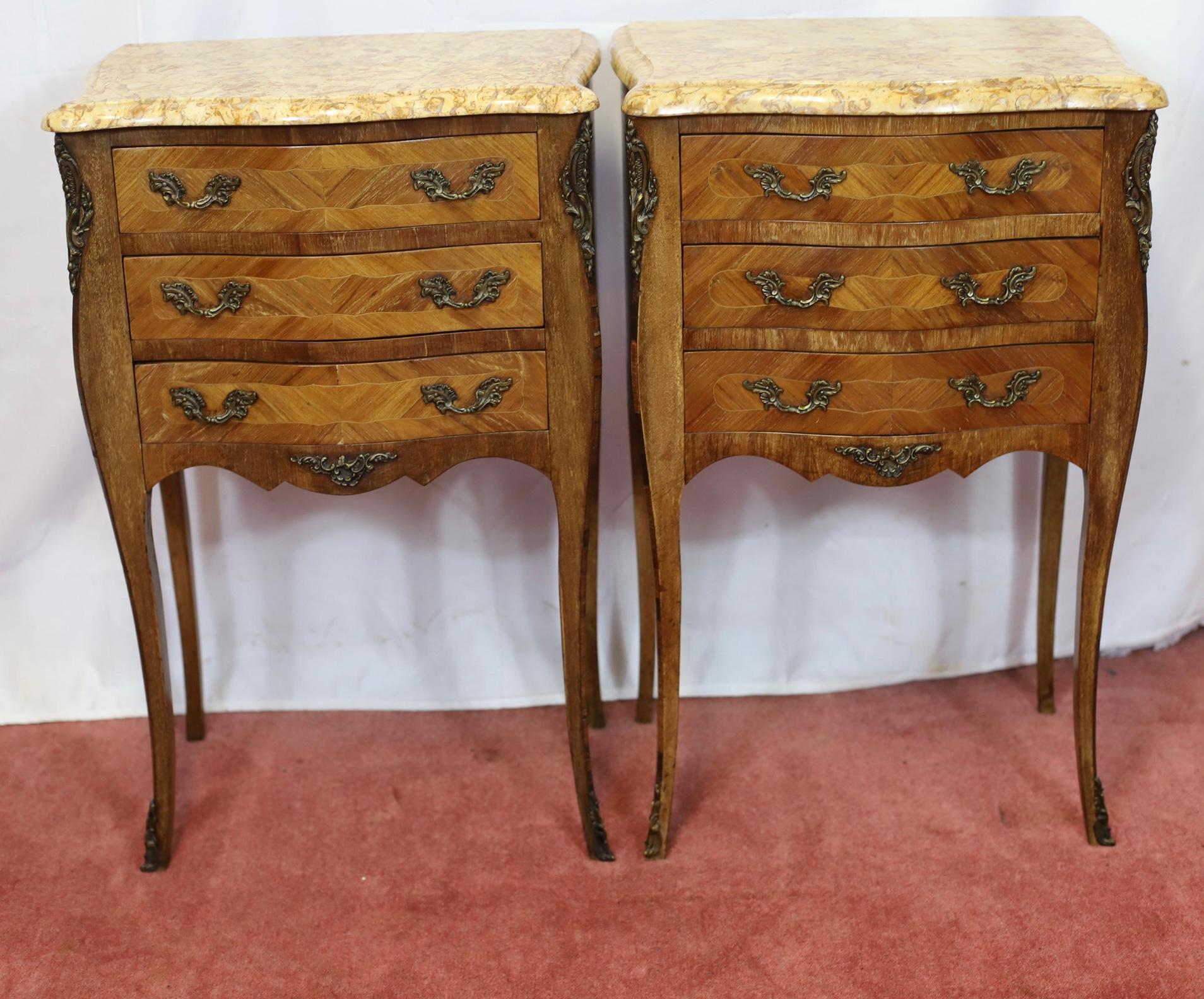 British Beautiful Pair Of Louis XV Marble Topped Walnut Bedside Tables For Sale