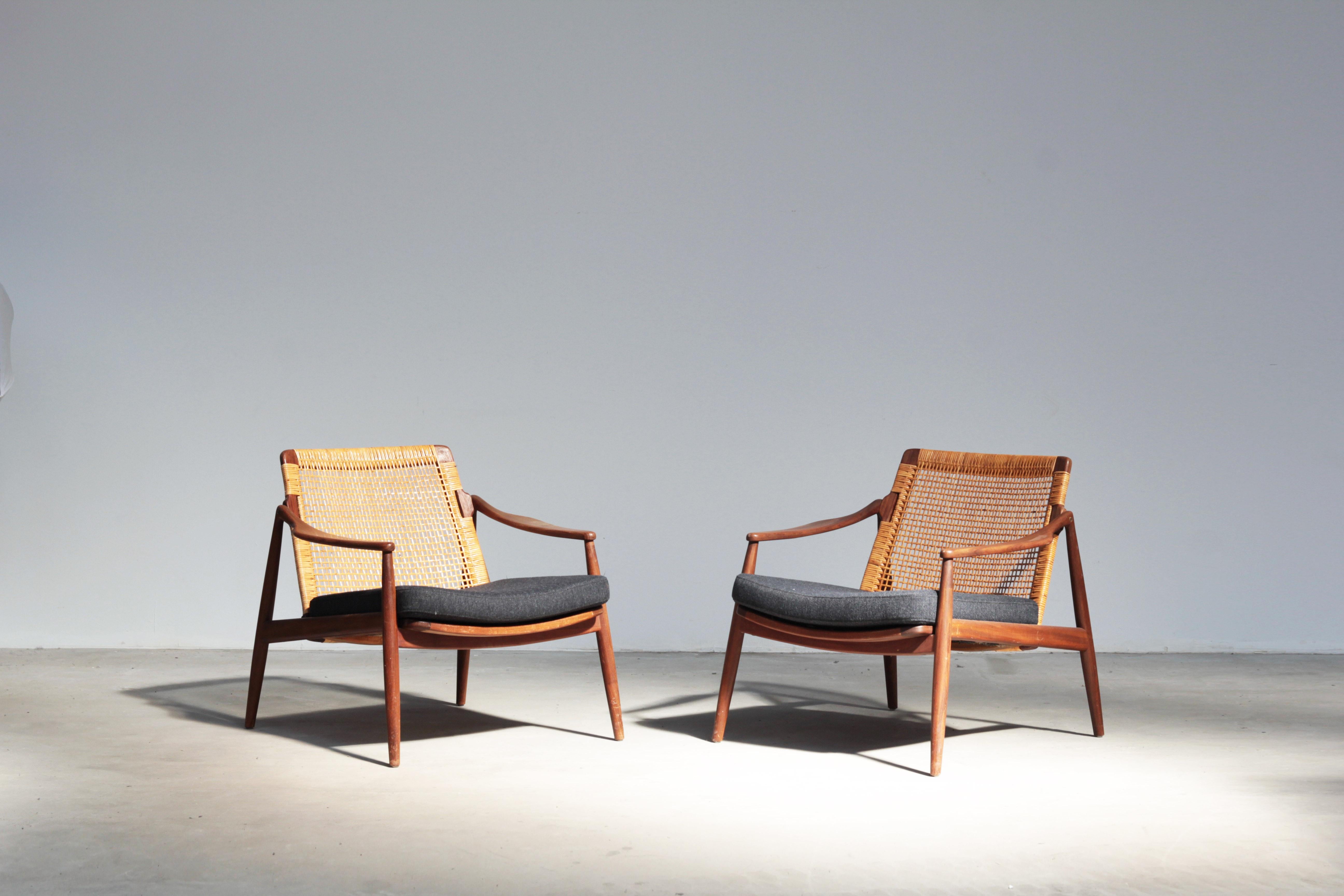 A pair of lounge chairs designed by Hartmut Lohmeyer for Wilkhahn in the 1950s, made in Germany.
Very beautifully shaped, newly reupholstered with high-quality wool fabric in grey; the cane and the teak wood frame are without any damages. The