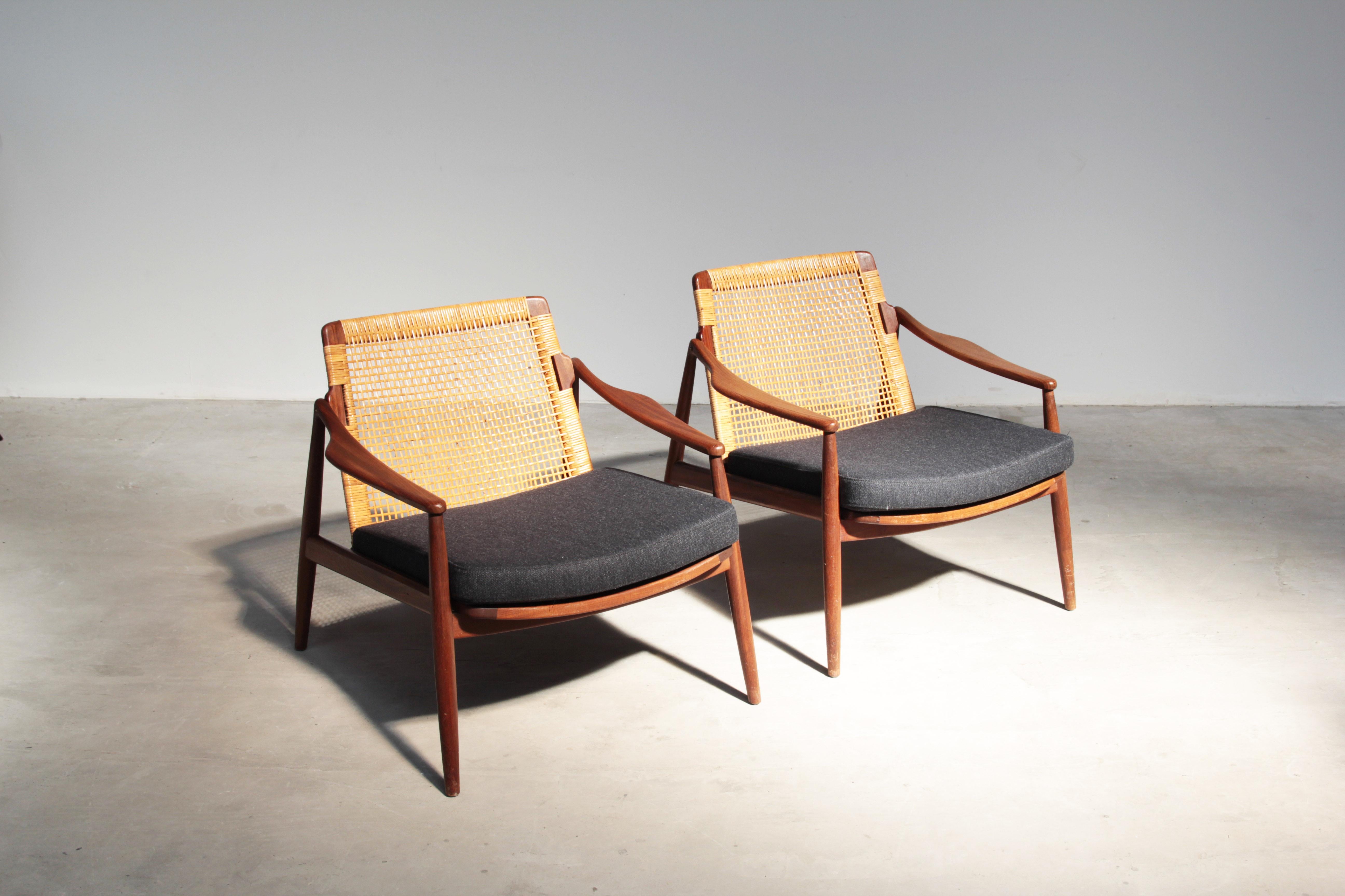Beautiful Pair of Lounge Easy Chairs by Hartmut Lohmeyer for Wilkhahn 4