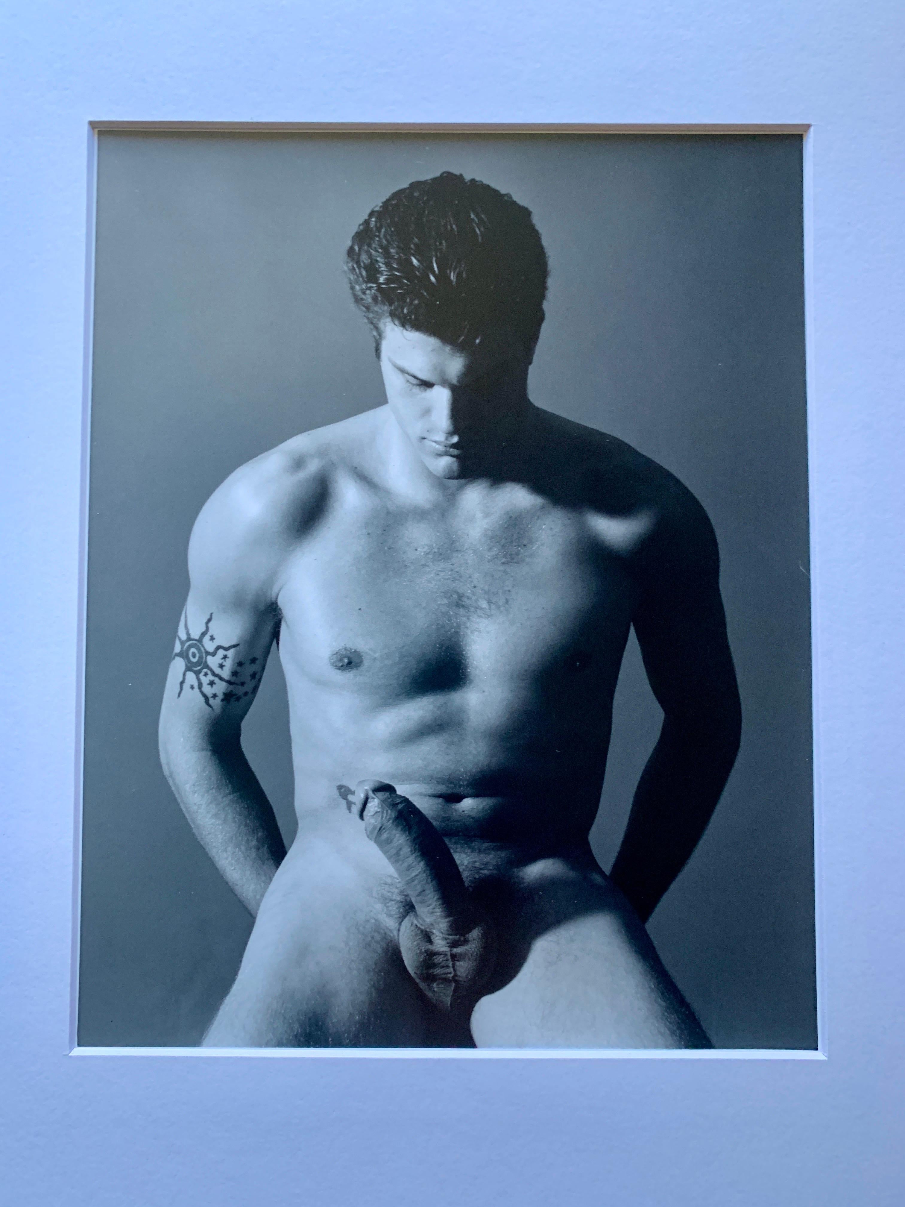 Fatto a mano Bellissima coppia di fotografie originali di M. Lynch, modello di nudo maschile, set di 2 pezzi in vendita