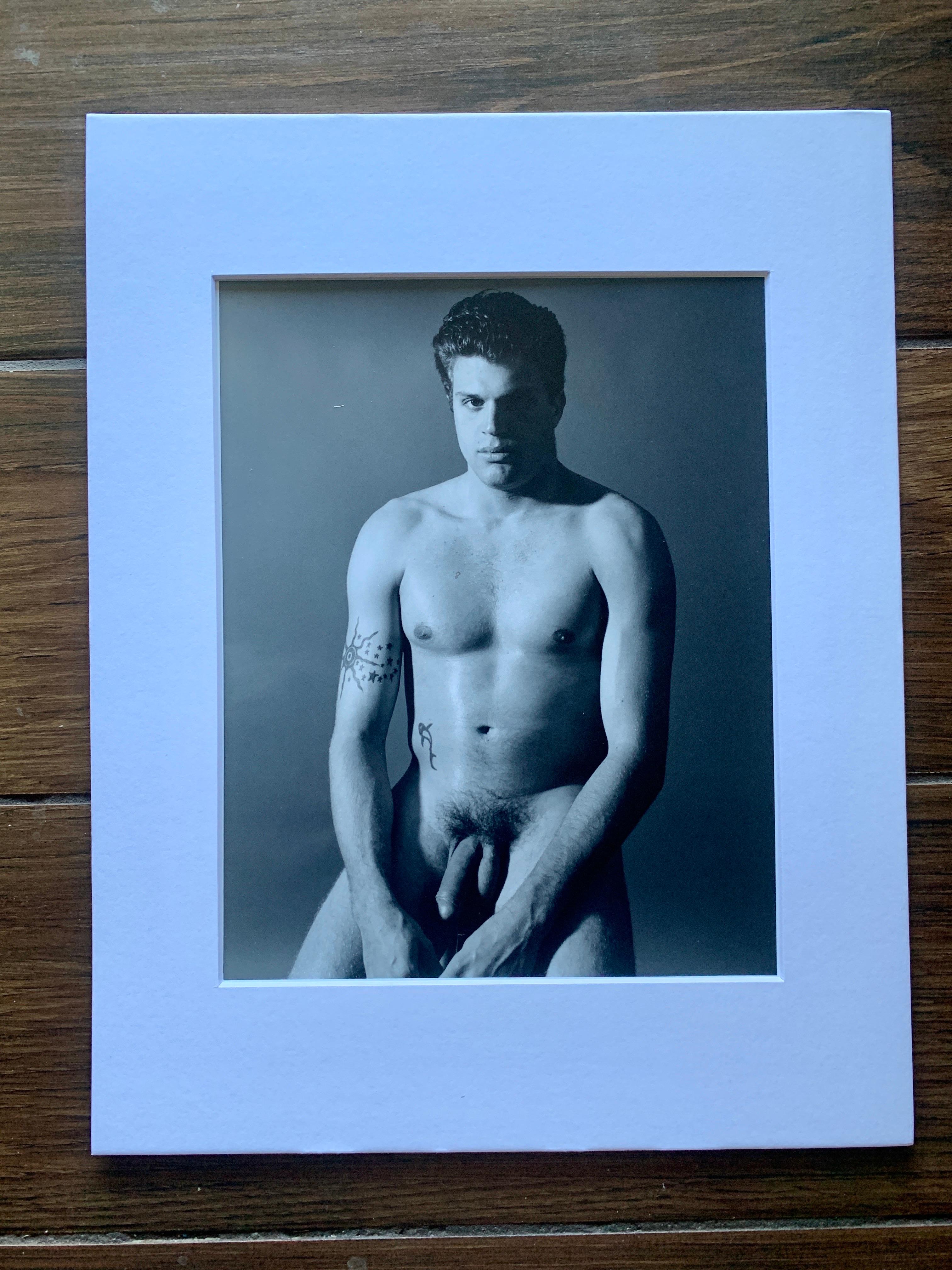 XXI secolo e contemporaneo Bellissima coppia di fotografie originali di M. Lynch, modello di nudo maschile, set di 2 pezzi in vendita