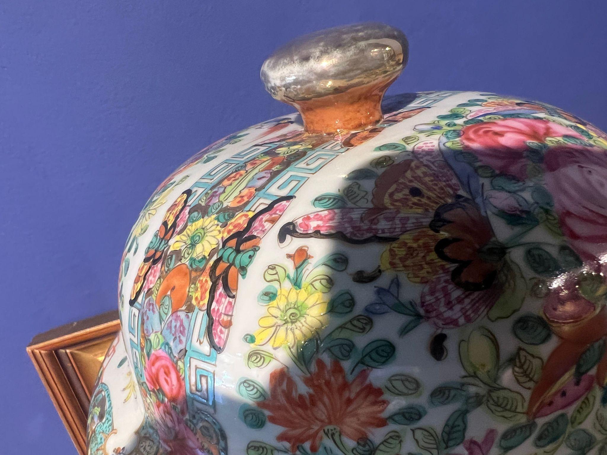 Schönes Paar chinesischer Mandarin-Vasen aus dem 19. Jahrhundert im Angebot 7