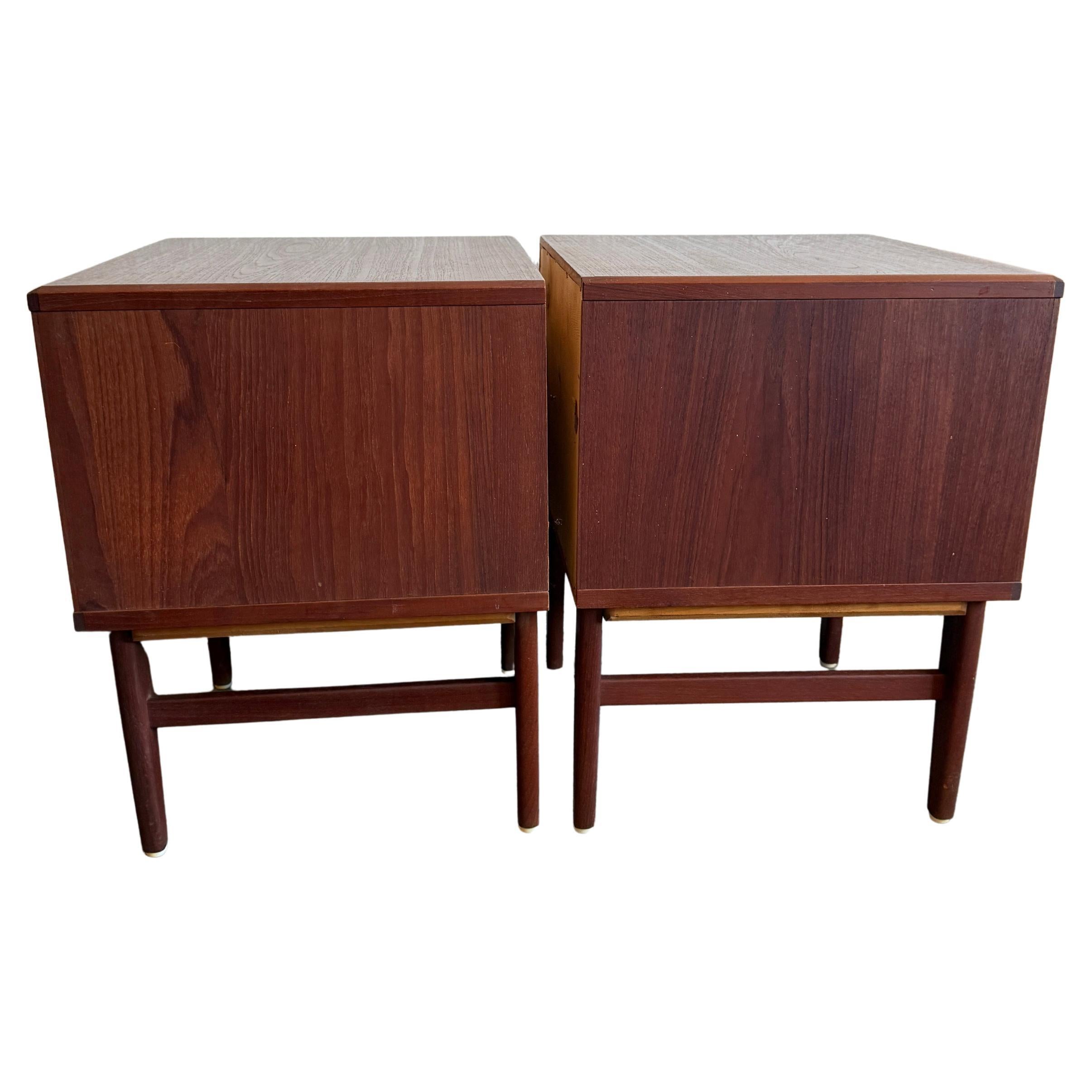Beautiful pair of mid century danish modern teak nightstands by Nils Jonsson In Good Condition In BROOKLYN, NY