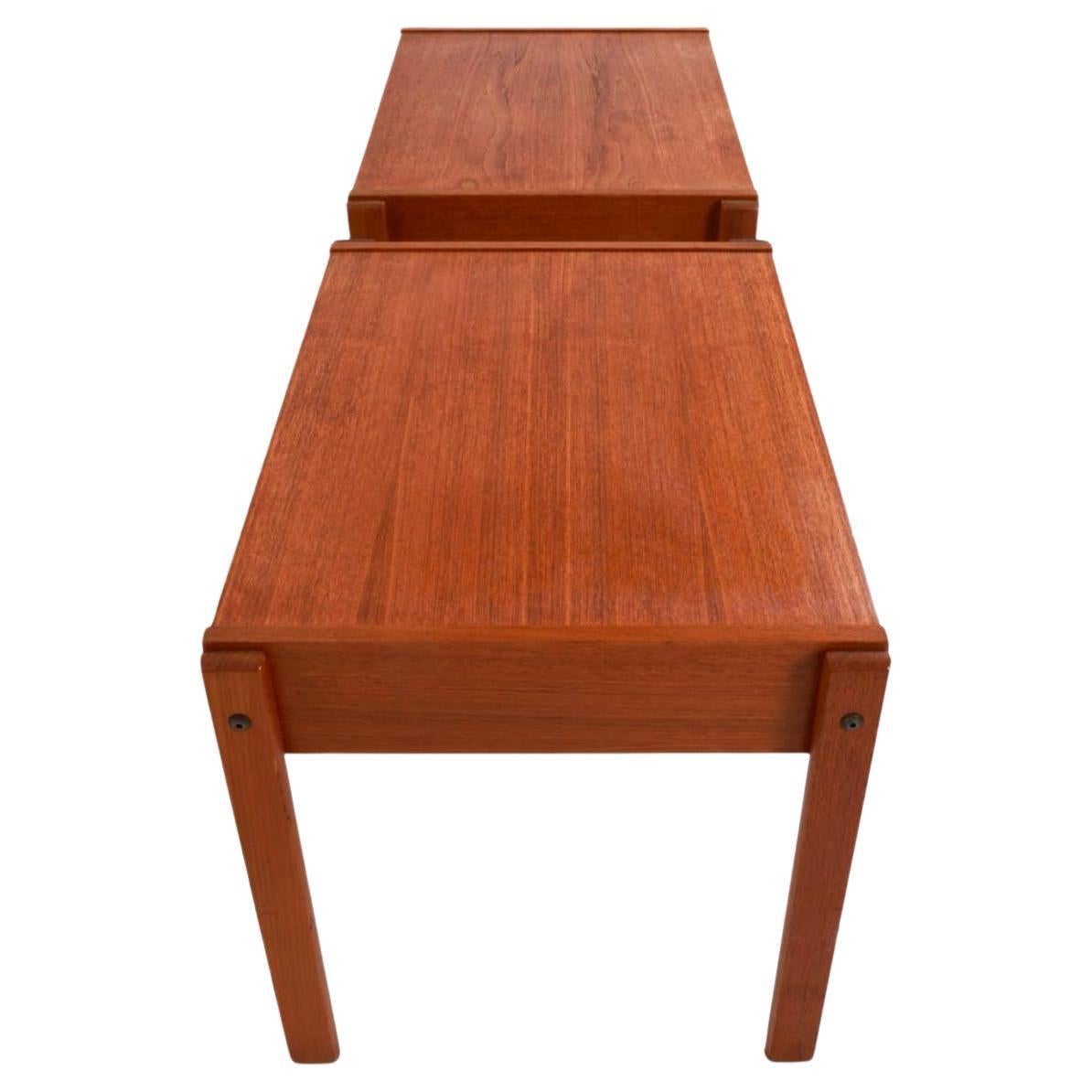 Danese Bellissima coppia di comodini a un cassetto in teak della metà del secolo danese moderno in vendita