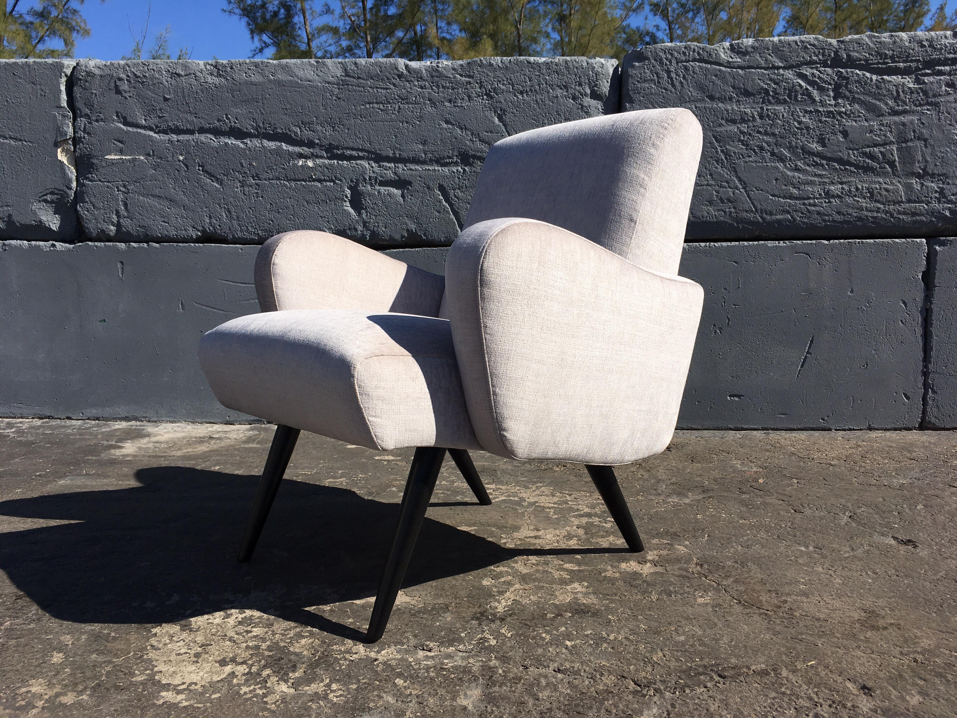 Beautiful Pair of Mid-Century Modern Lounge Chairs 9