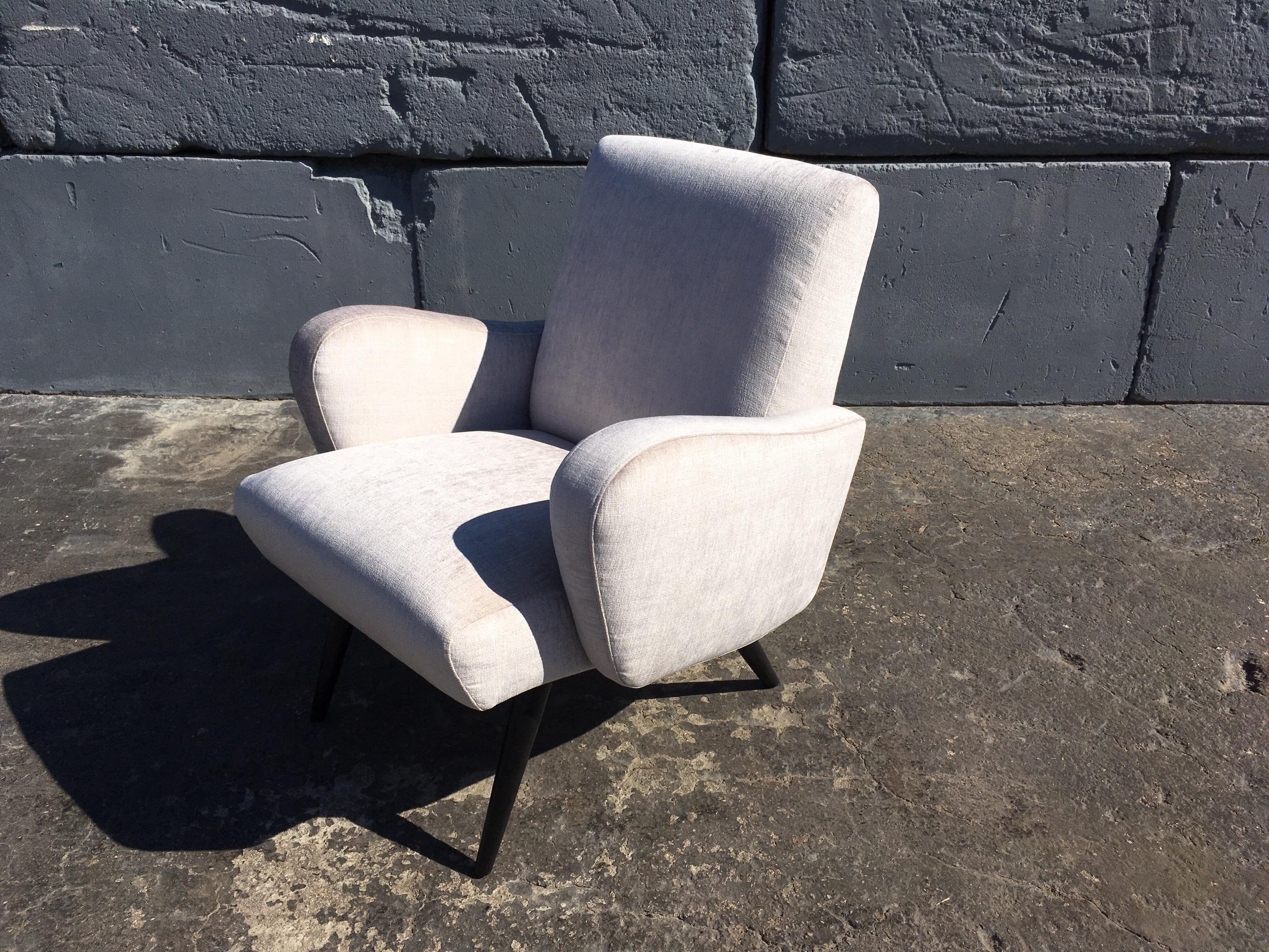 Beautiful Pair of Mid-Century Modern Lounge Chairs 10