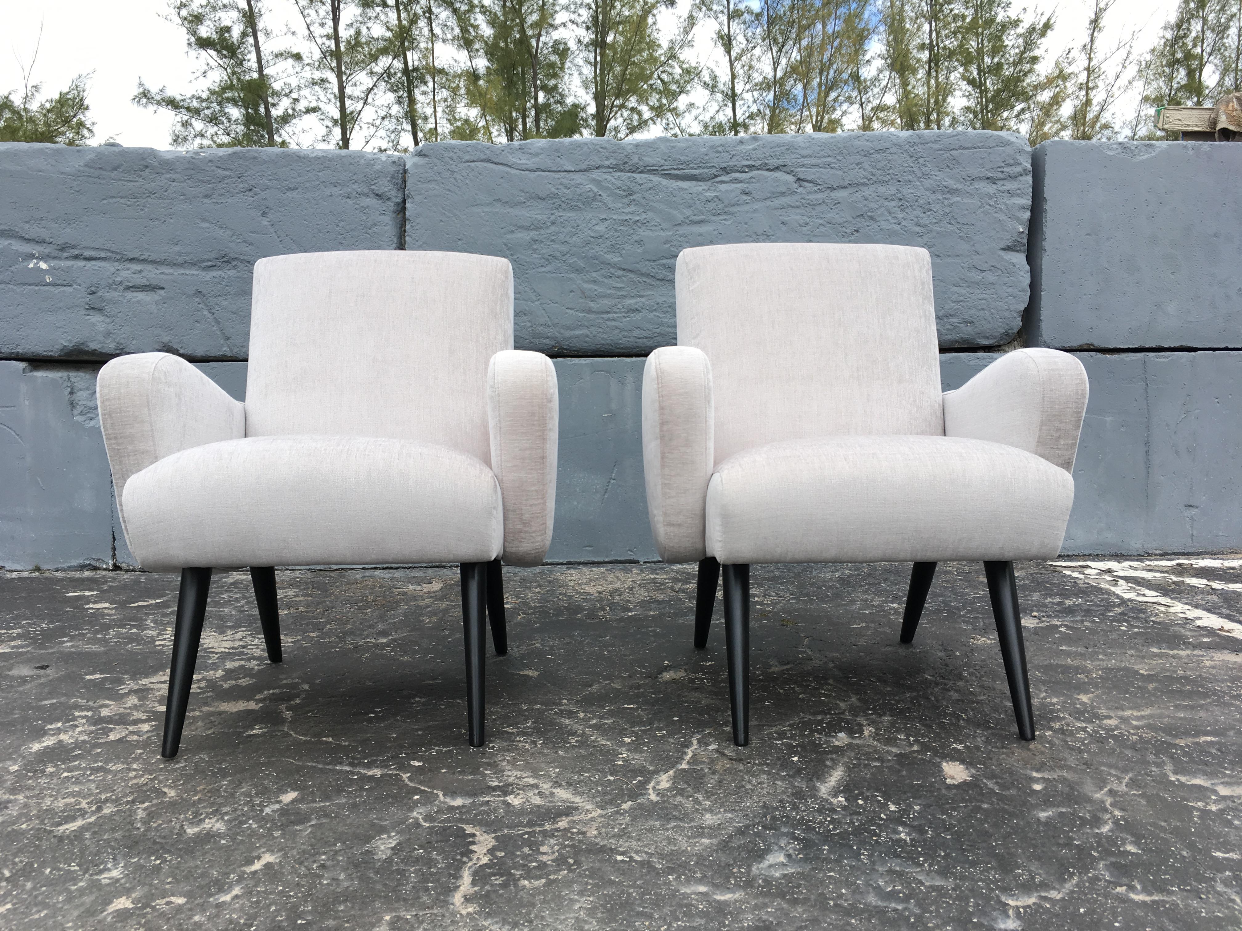 Beautiful Pair of Mid-Century Modern Lounge Chairs 12