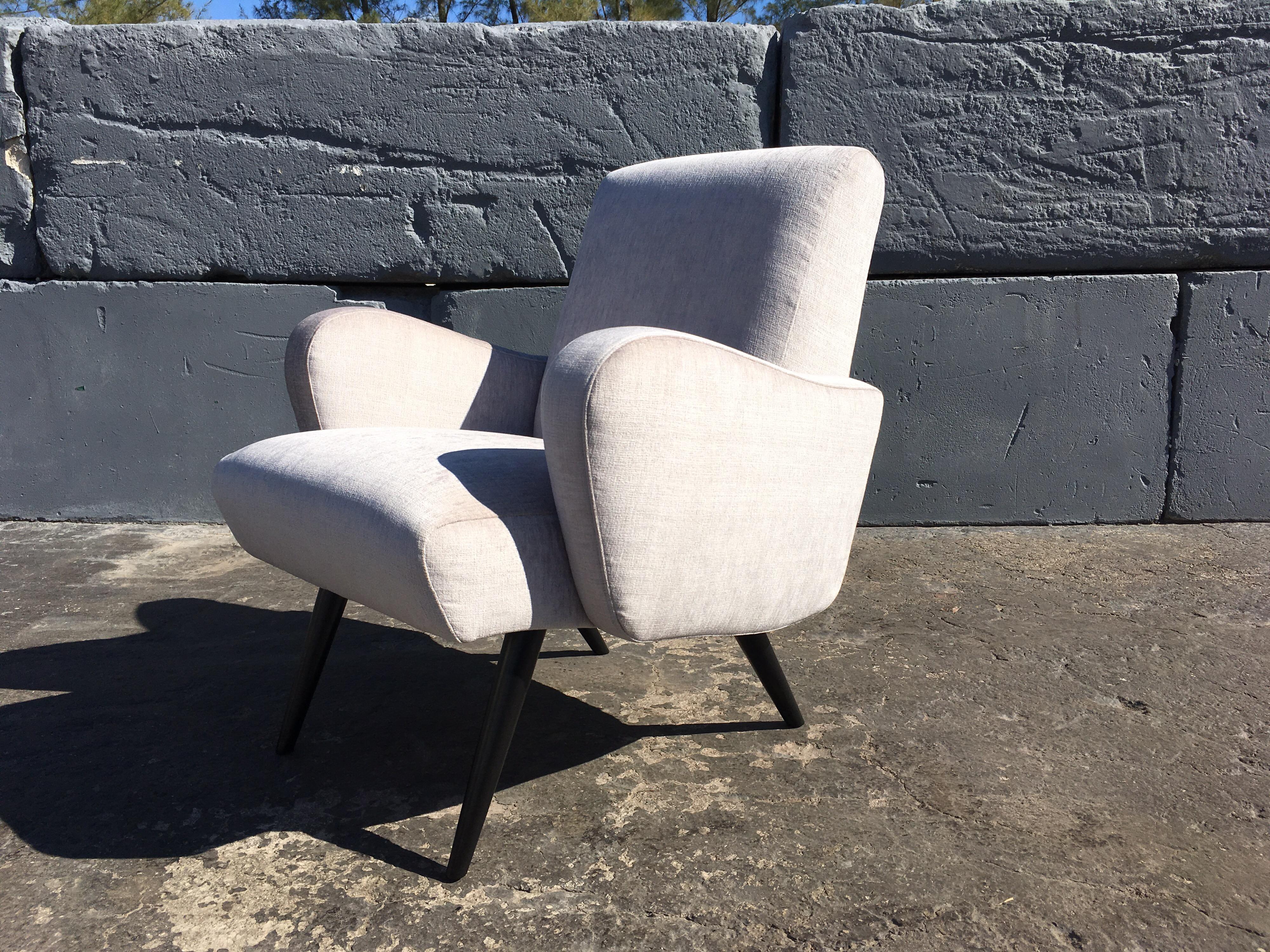 American Beautiful Pair of Mid-Century Modern Lounge Chairs