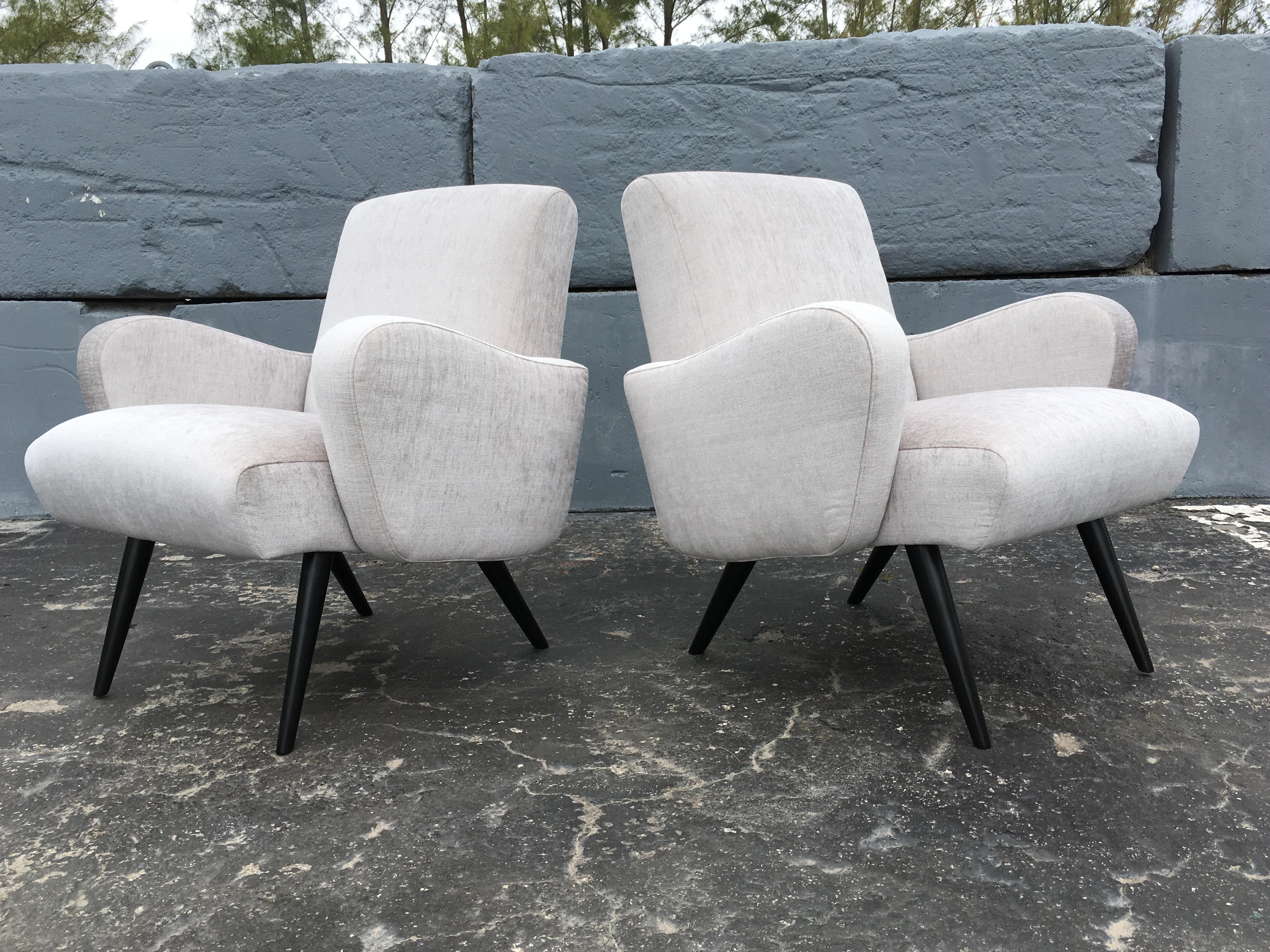 Mid-20th Century Beautiful Pair of Mid-Century Modern Lounge Chairs
