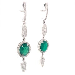 Beautiful pair of natural emerald dangle drop earring