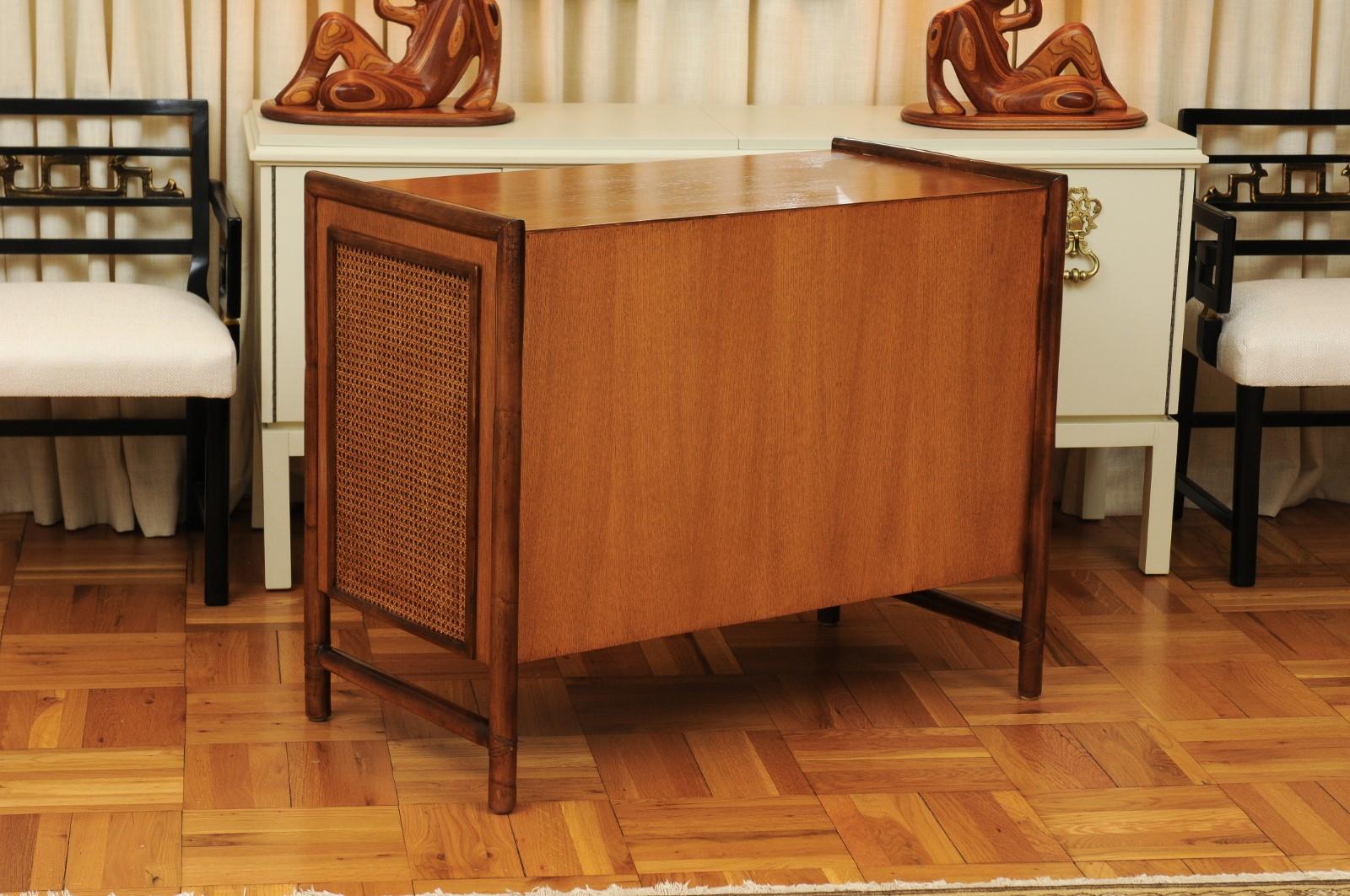 Splendida coppia di commodes da campagna in Oak, rattan e canna di McGuire, circa 1970 in vendita 6