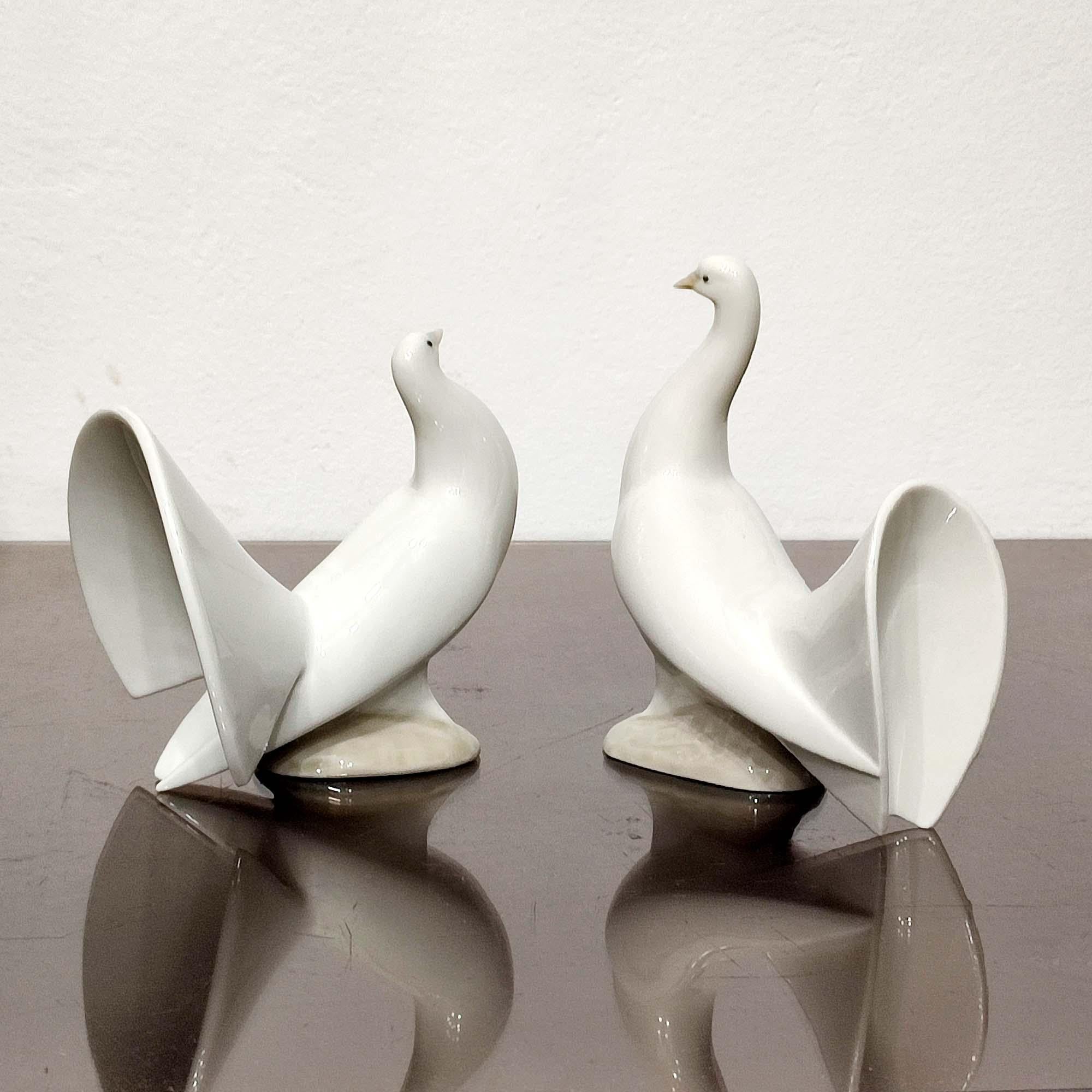 Beautiful Pair of Porcelain Doves by Nao Lladro Spain, 1970s In Excellent Condition In Bochum, NRW