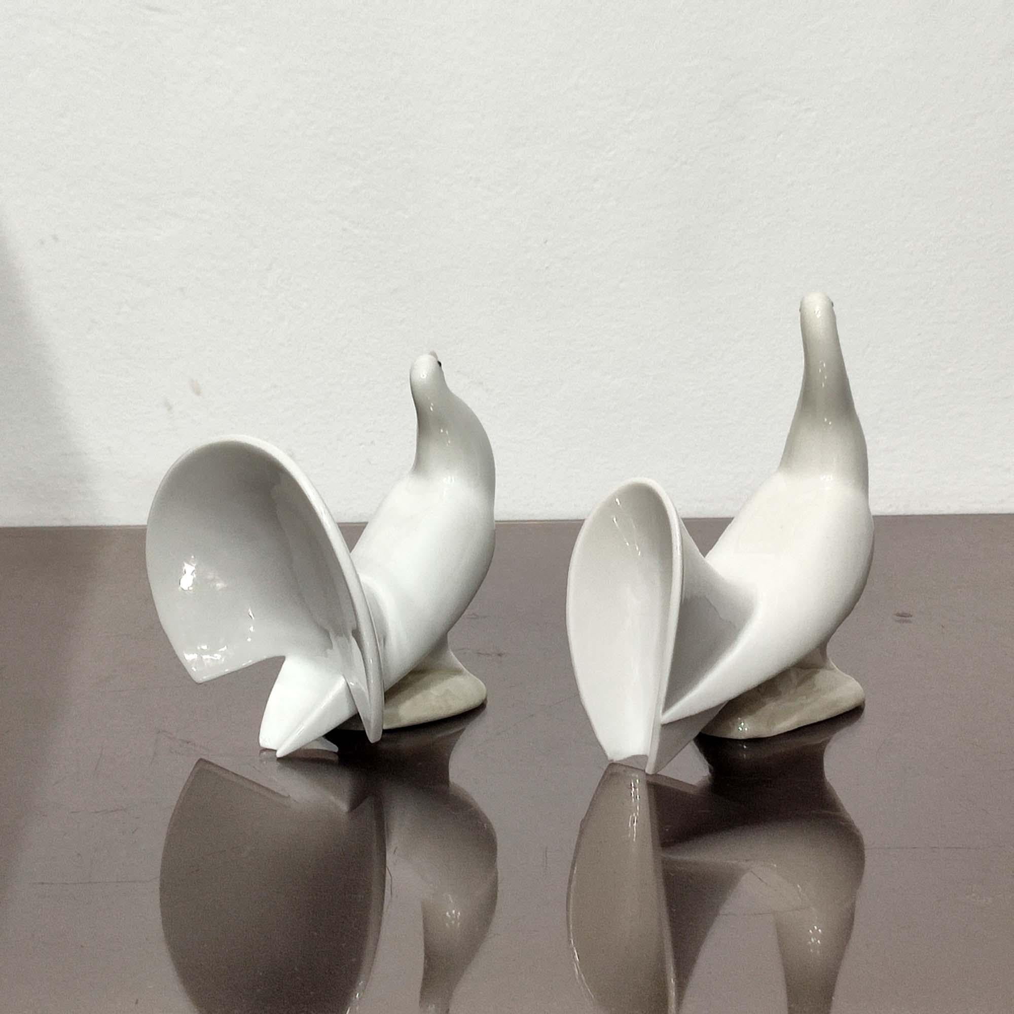 Late 20th Century Beautiful Pair of Porcelain Doves by Nao Lladro Spain, 1970s