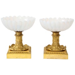 Magnifique paire de centres de table Tazza russes impériaux en verre et ormolu montés