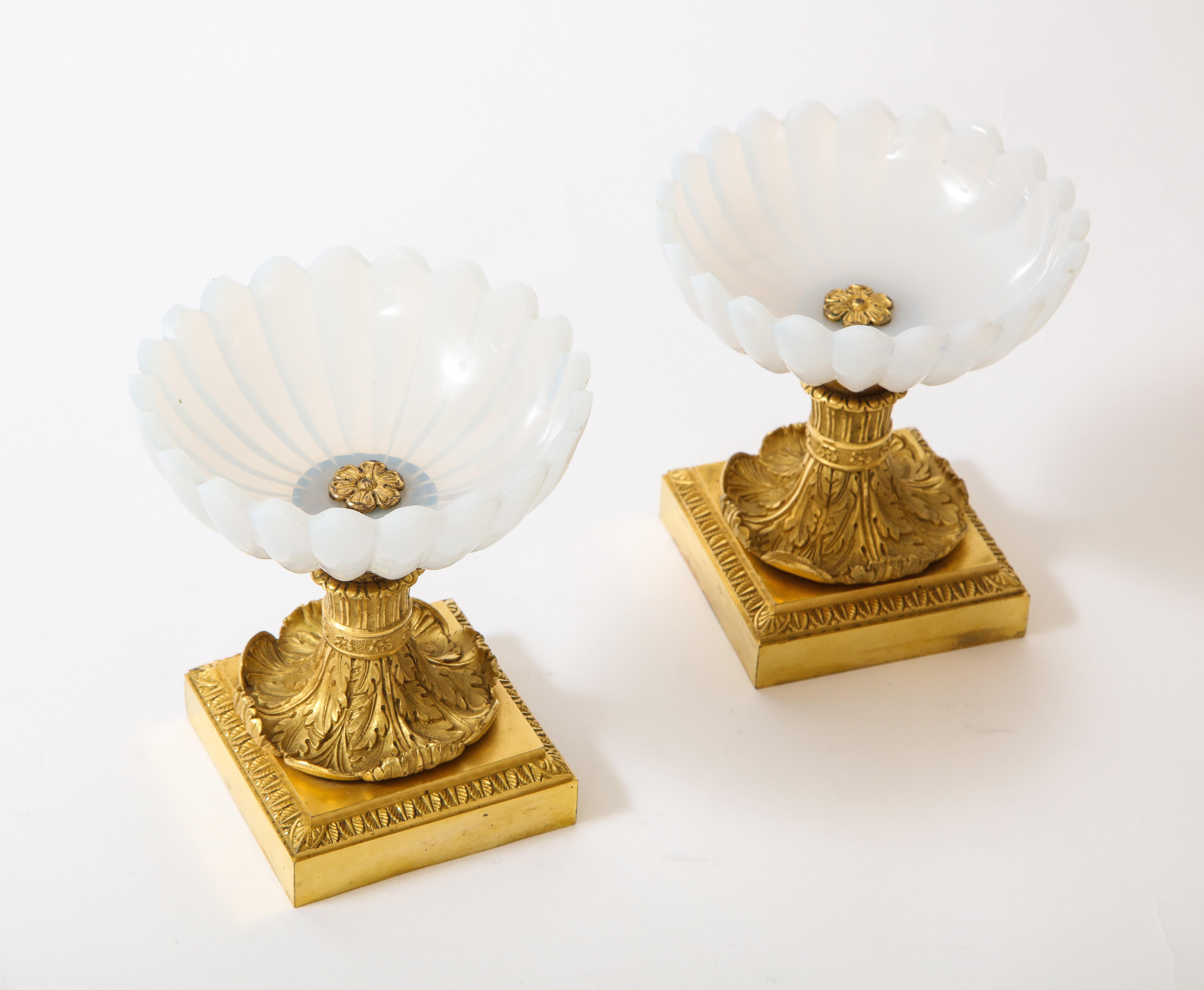 Beautiful Pair of Russian Imperial Glass and Ormolu Mounted Tazza Centerpieces In Good Condition For Sale In New York, NY