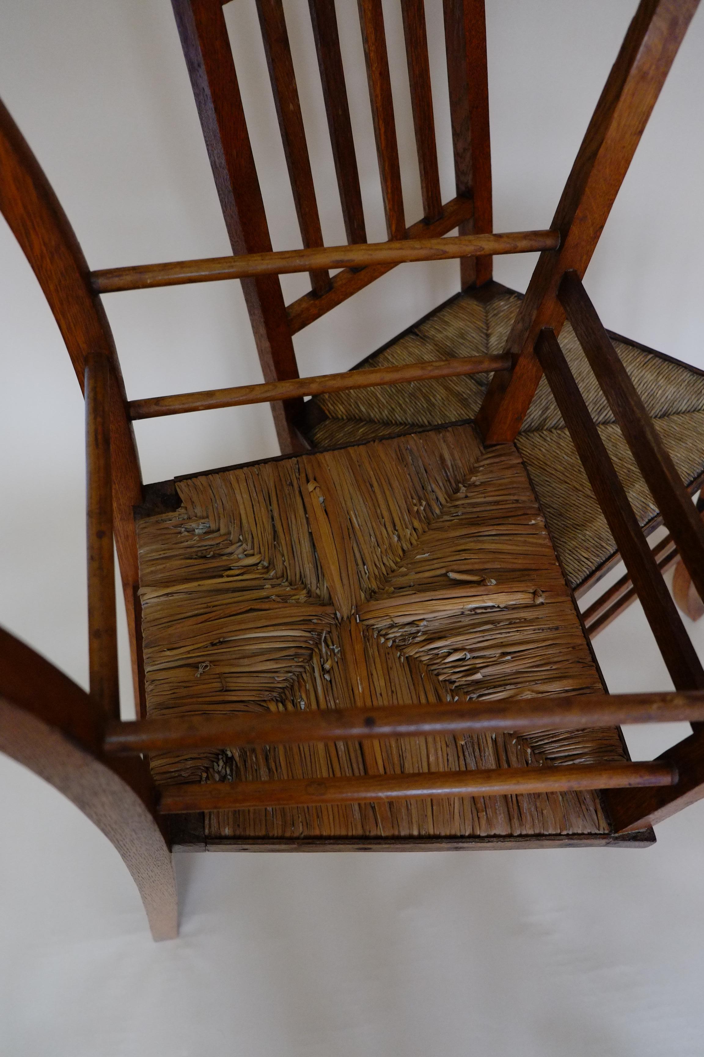 Magnifique paire de chaises de chambre à coucher écossaises Arts & Crafts en chêne par E A Taylor en vente 8