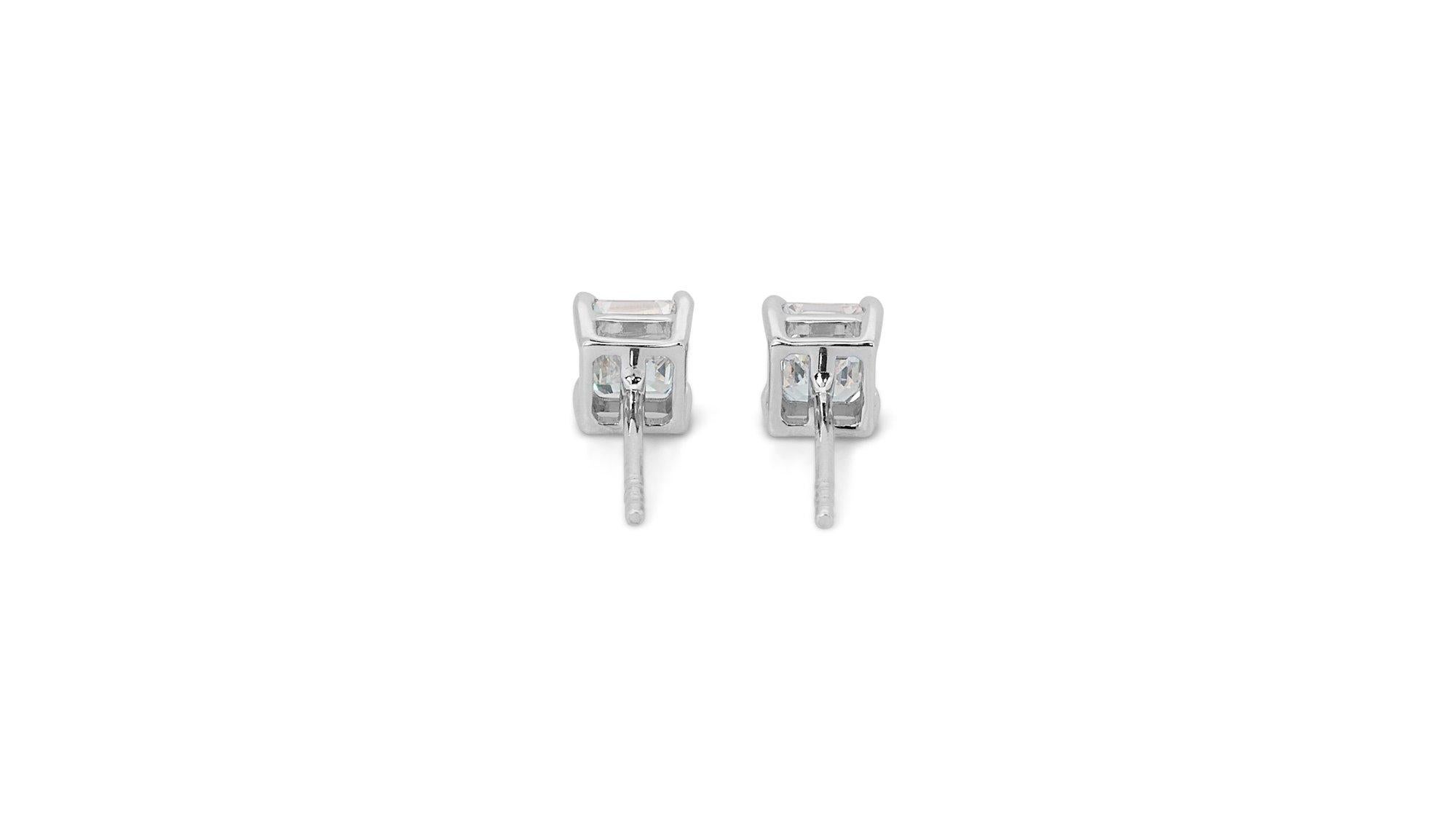 Beautiful pair of stud earrings with a dazzling 1.3 carat Asscher cut diamonds 4
