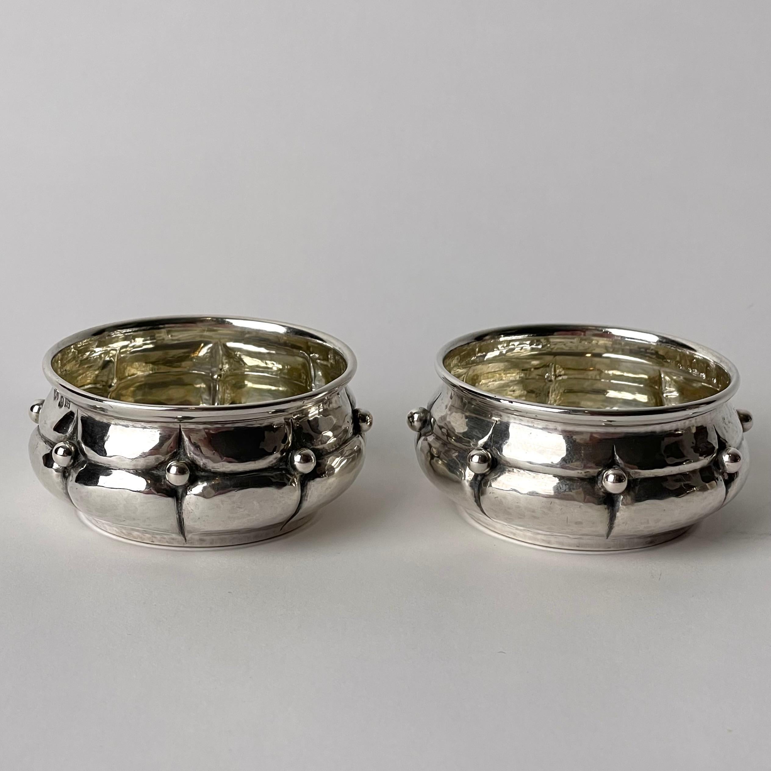 Beautiful pair of  Swedish Salt Cellars in Silver. Made in hammered silver with ball decorations. Control stamped in Sweden with U7 = 1922. Perfect for serving salt and pepper.

Wear consistent with age and use 
