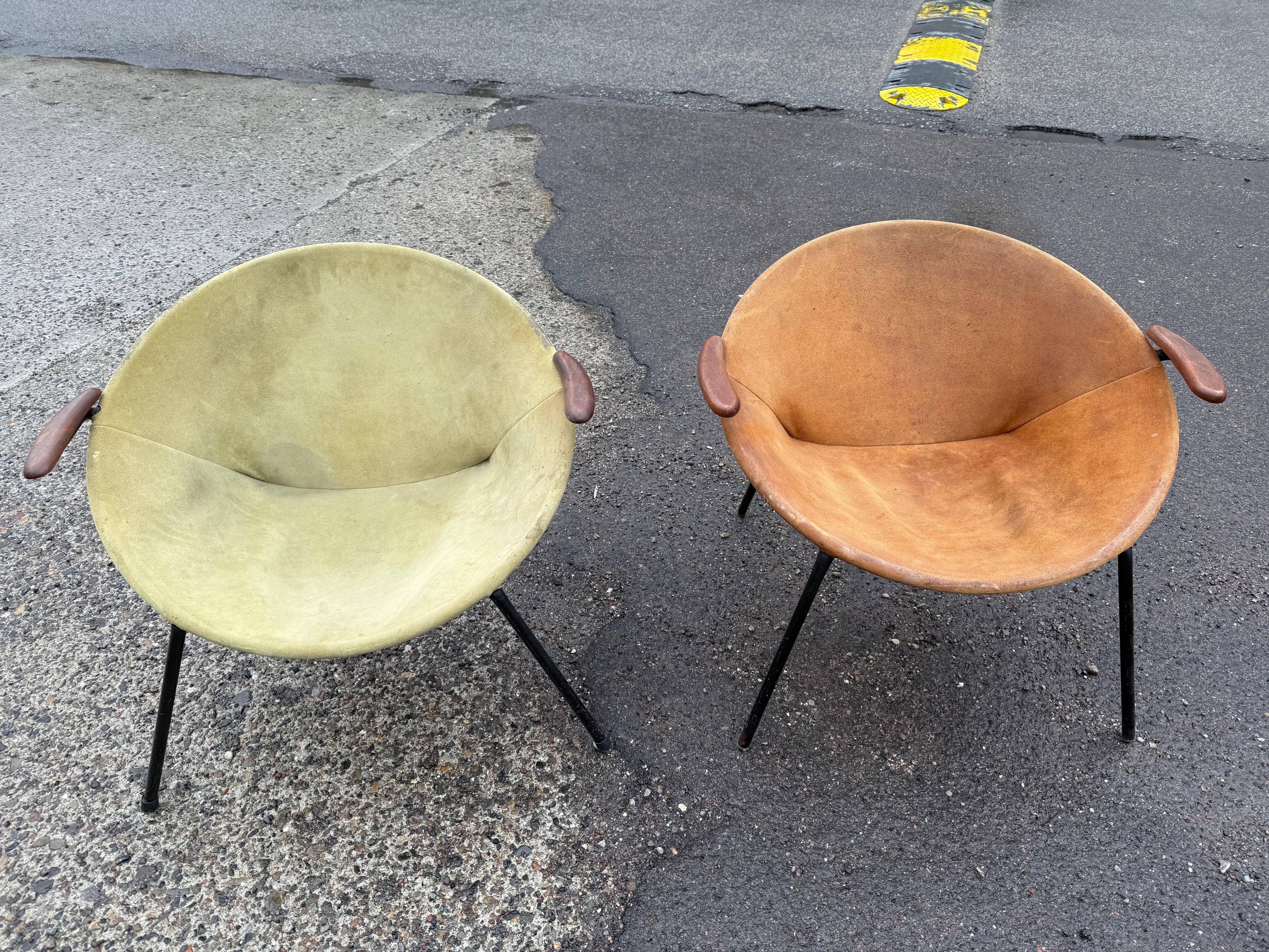 Danois Magnifique paire de fauteuils ballon Vintage par Hans Olsen pour LEA Design, 1950s en vente