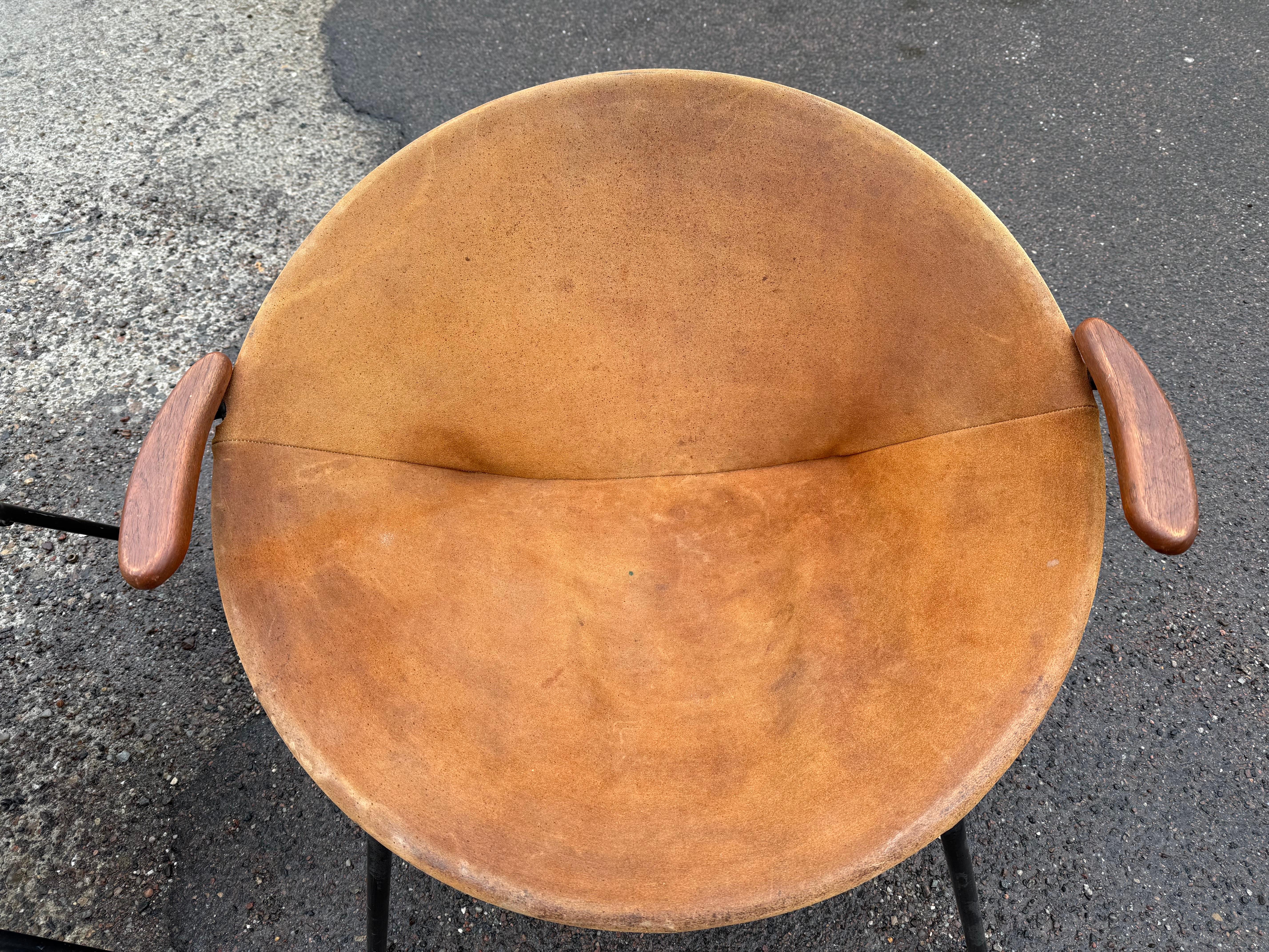 Daim Magnifique paire de fauteuils ballon Vintage par Hans Olsen pour LEA Design, 1950s en vente