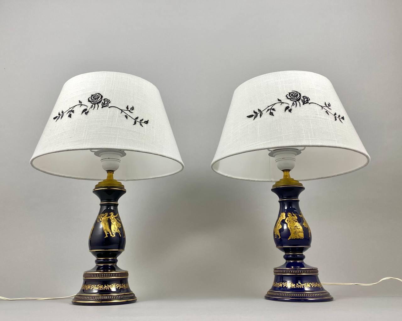 Magnifique paire de lampes de bureau vintage en porcelaine bleu cobalt, ensemble 2 Excellent état - En vente à Bastogne, BE