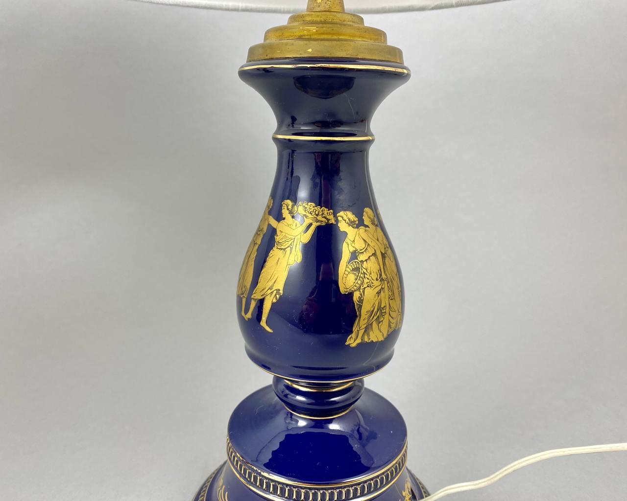 Magnifique paire de lampes de bureau vintage en porcelaine bleu cobalt, ensemble 2 en vente 3