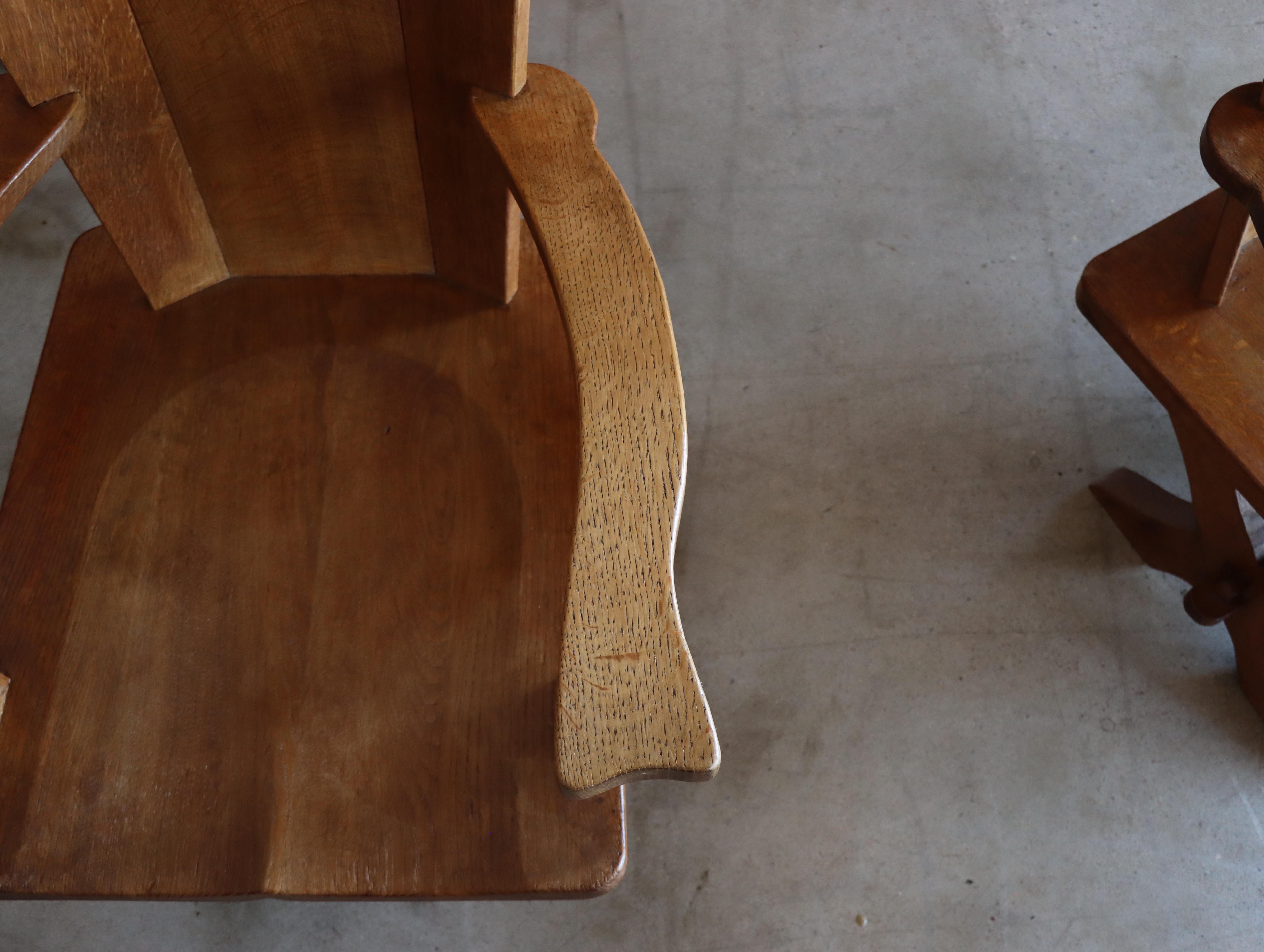Magnifique paire de fauteuils de salon bas en chêne européen vintage  en vente 2