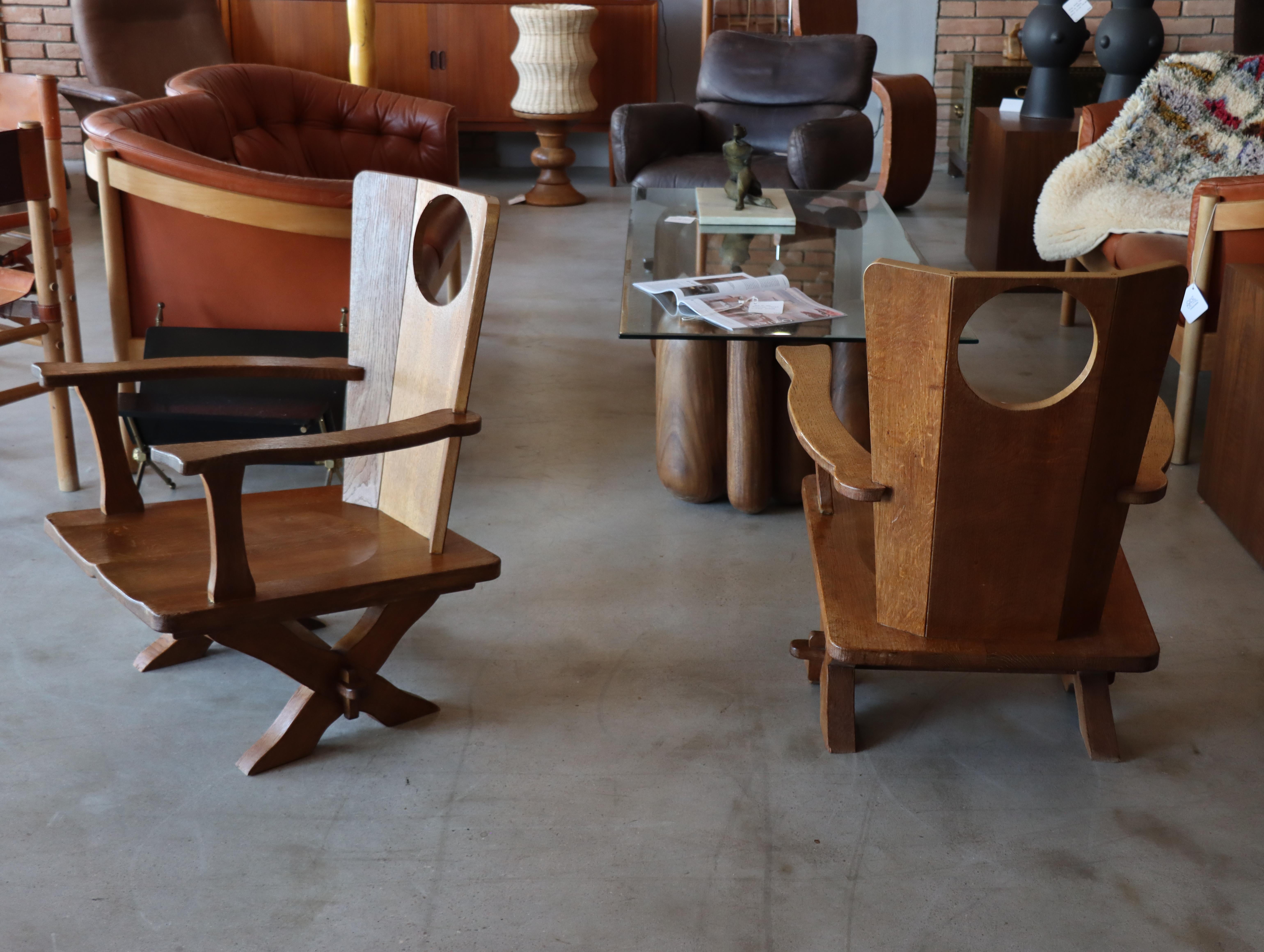 Magnifique paire de fauteuils de salon bas en chêne européen vintage  en vente 6