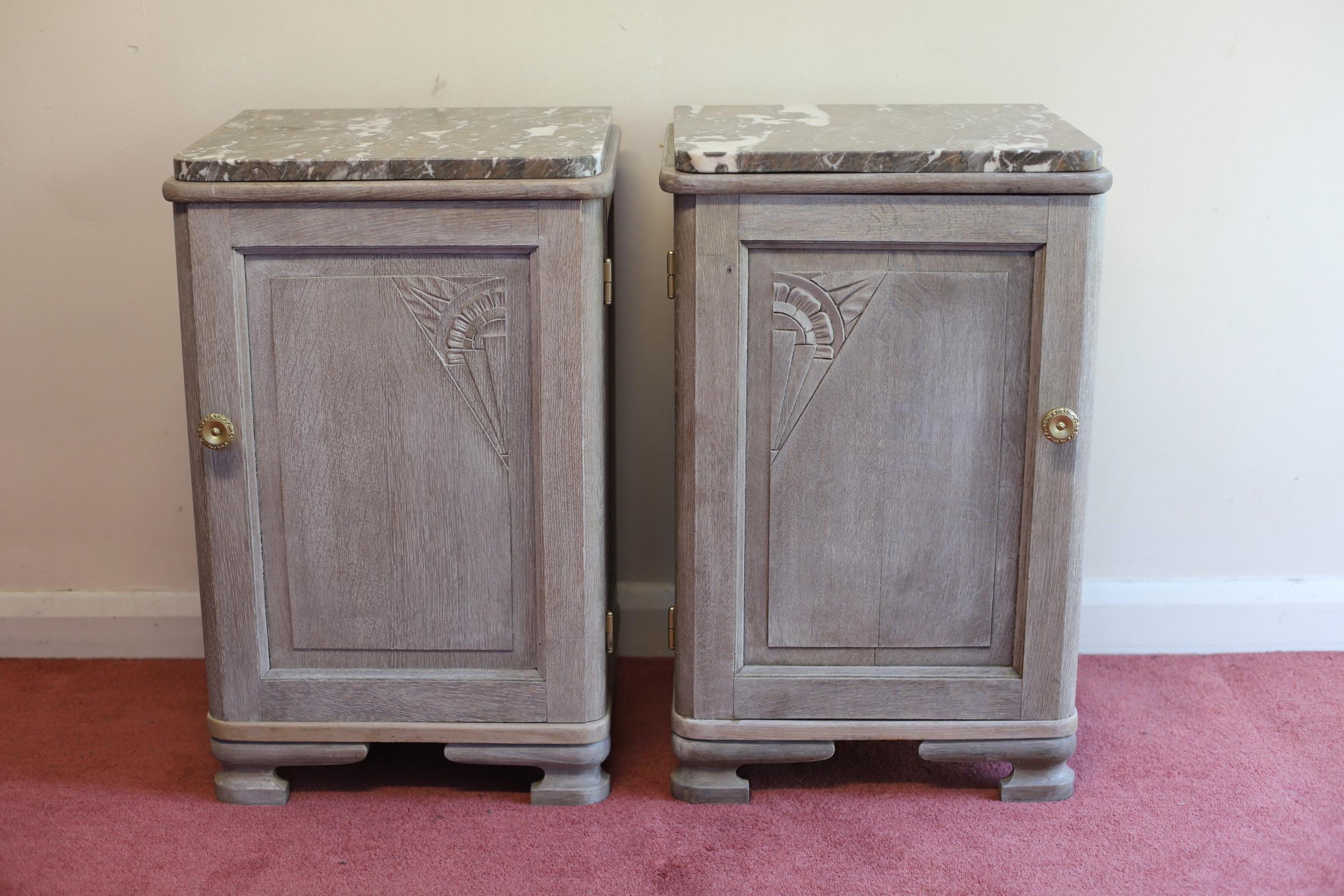 Beautiful Pair Painted Pine Bedside Cabinets With Marble Top . In very good condition . 
Don't hesitate to contact me if you have any questions.
Please have a closer look at the pictures because they form part of the description.
All our