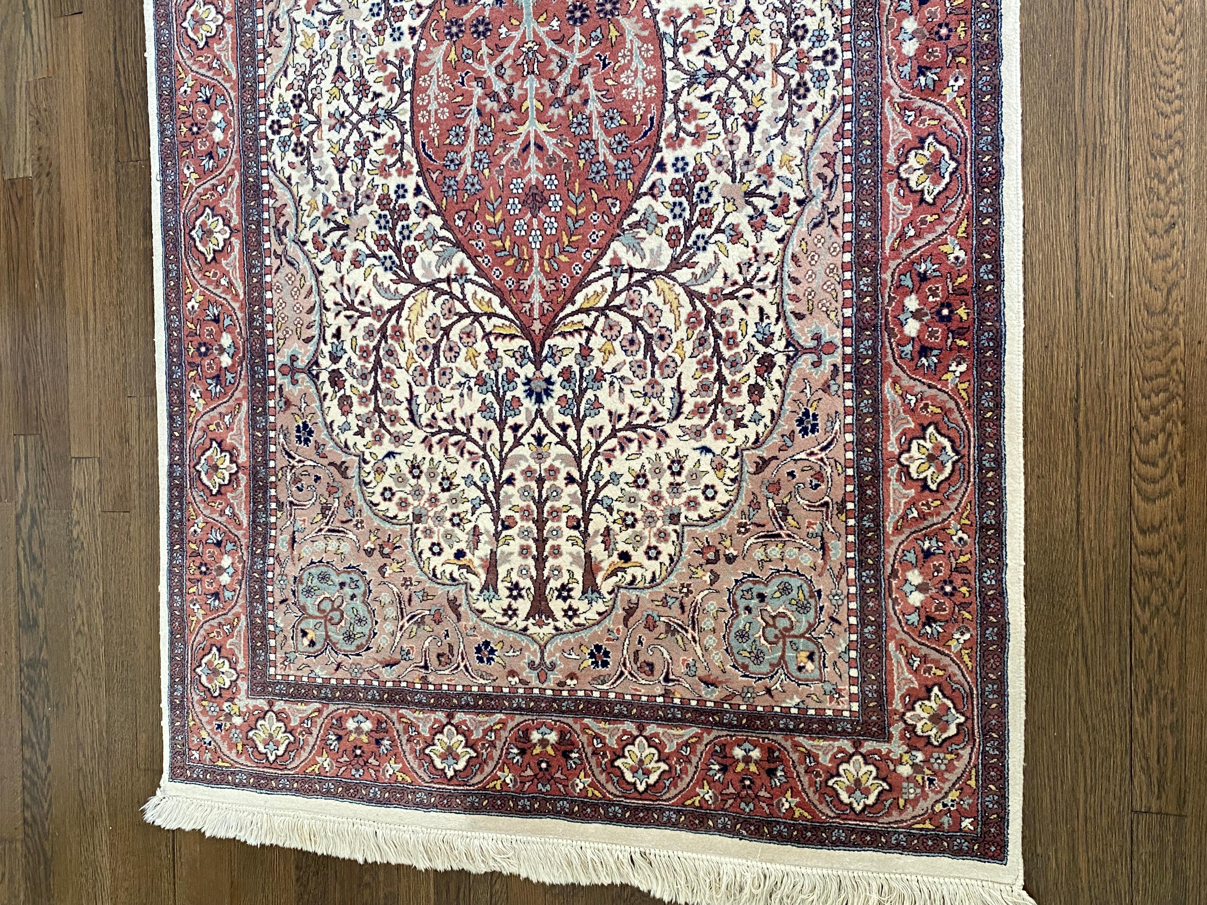 Late 20th Century Beautiful Pakistani Rug in Plum and Cream For Sale