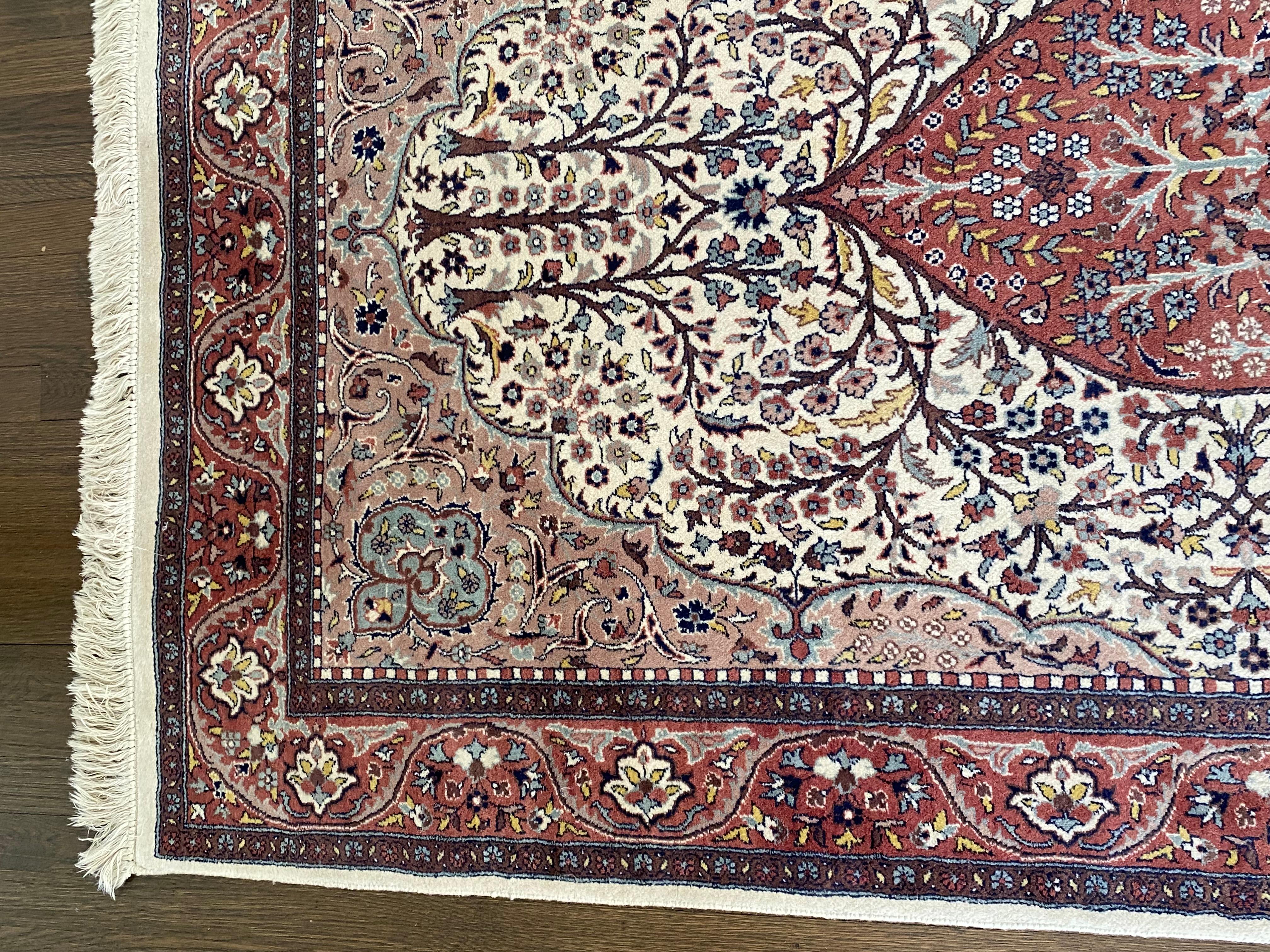 Beautiful Pakistani Rug in Plum and Cream For Sale 4