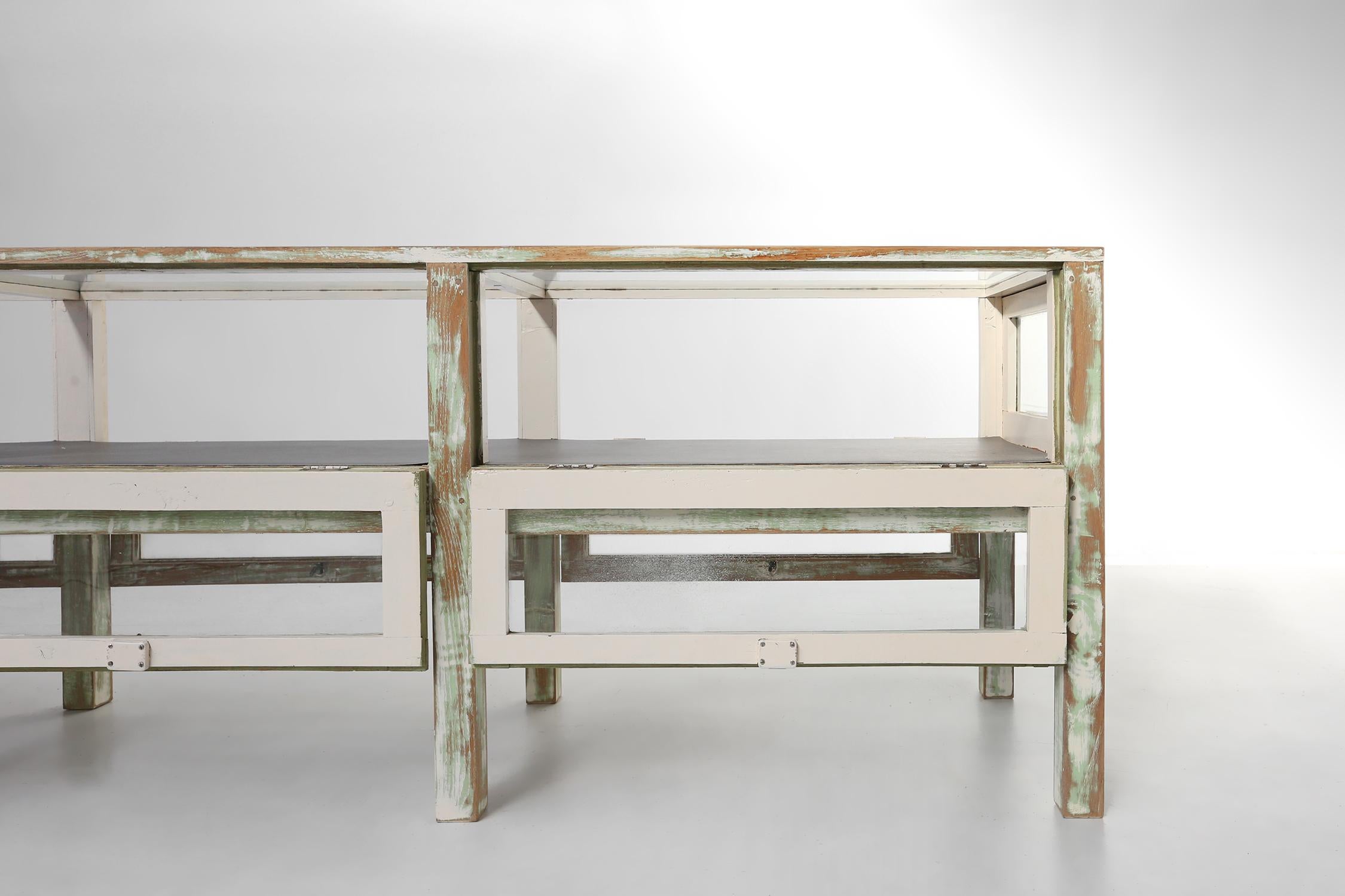 Magnifique grande vitrine rustique en chêne patiné, France ca. 1900 en vente 4