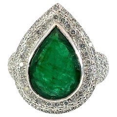 Beautiful pear shape natural emerald and diamond ring