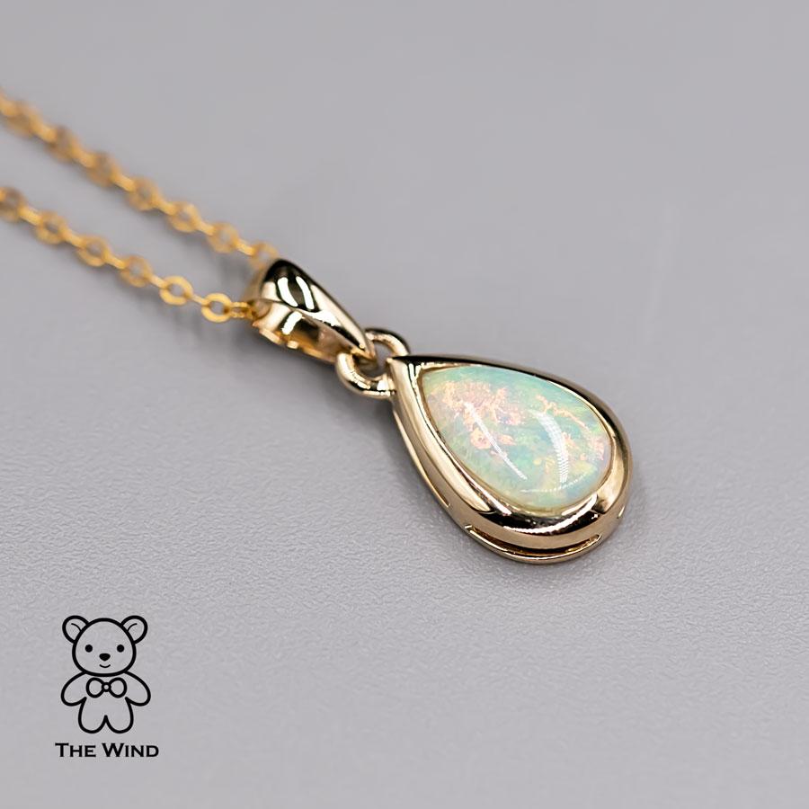 Taille poire Magnifique collier pendentif en or jaune 14 carats avec opale australienne massive en forme de poire en vente