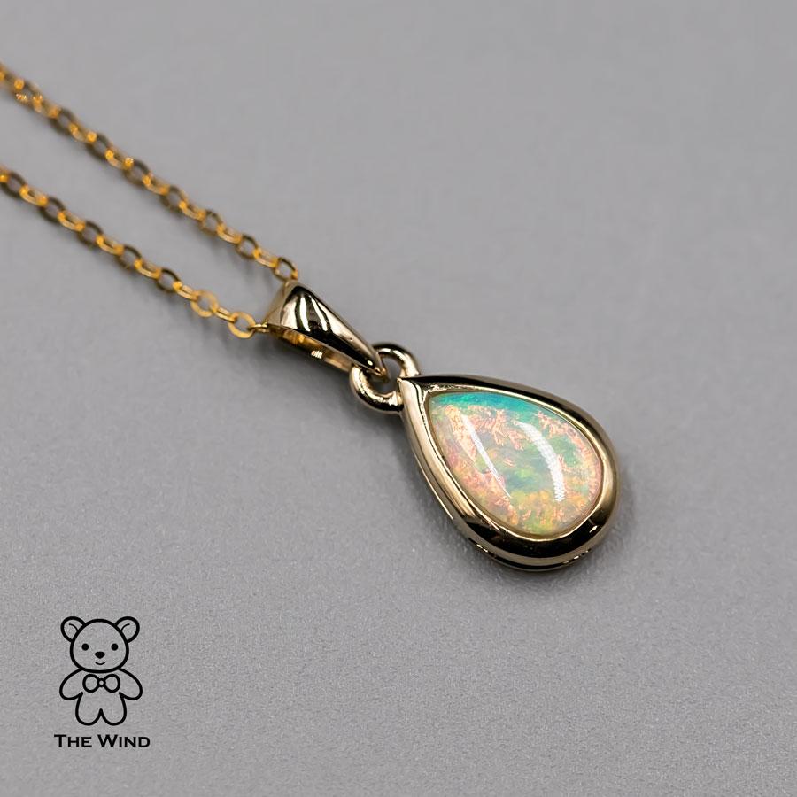 Magnifique collier pendentif en or jaune 14 carats avec opale australienne massive en forme de poire Neuf - En vente à Suwanee, GA