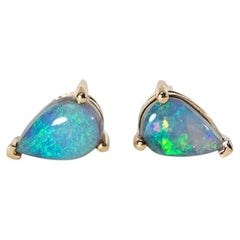 Schöner birnenförmiger schwarzer Opal Ohrstecker 14K Gelbgold
