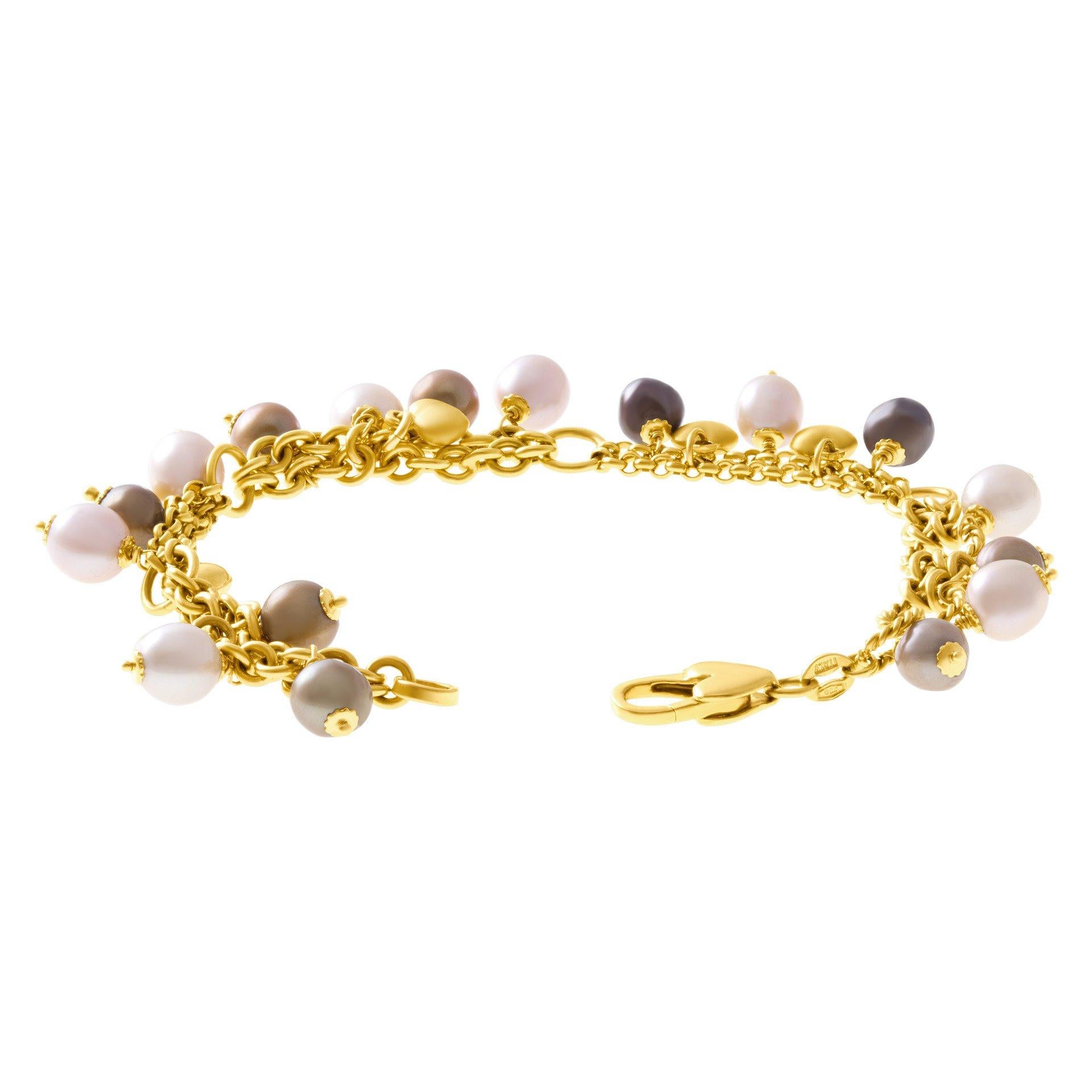 Beautiful pearl bracelet set in 18k yellow gold. Length: 7.75