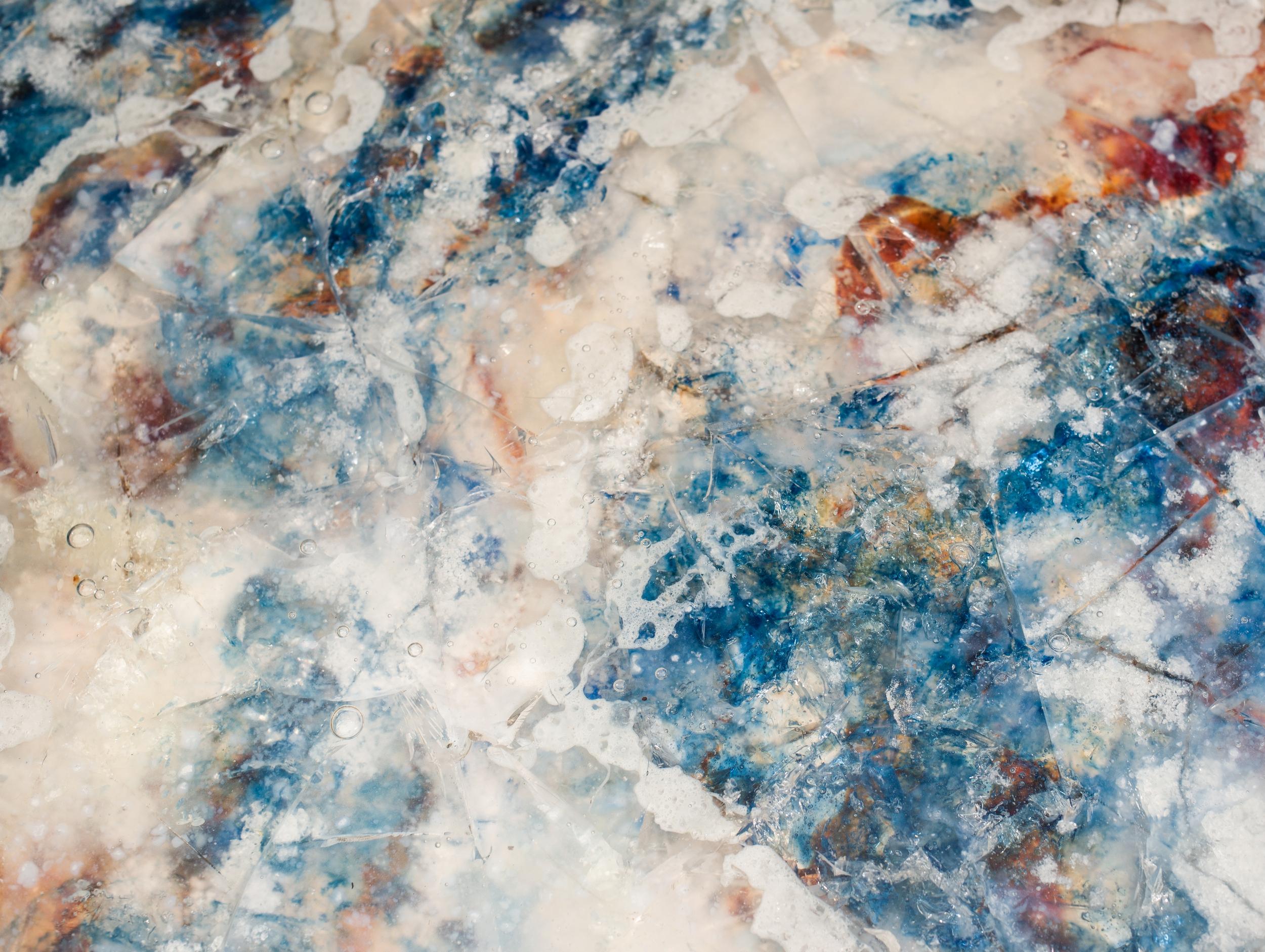 Fine XX secolo Bellissimo tavolo con piedistallo in resina e ottone nichelato, Francia circa 2000 in vendita