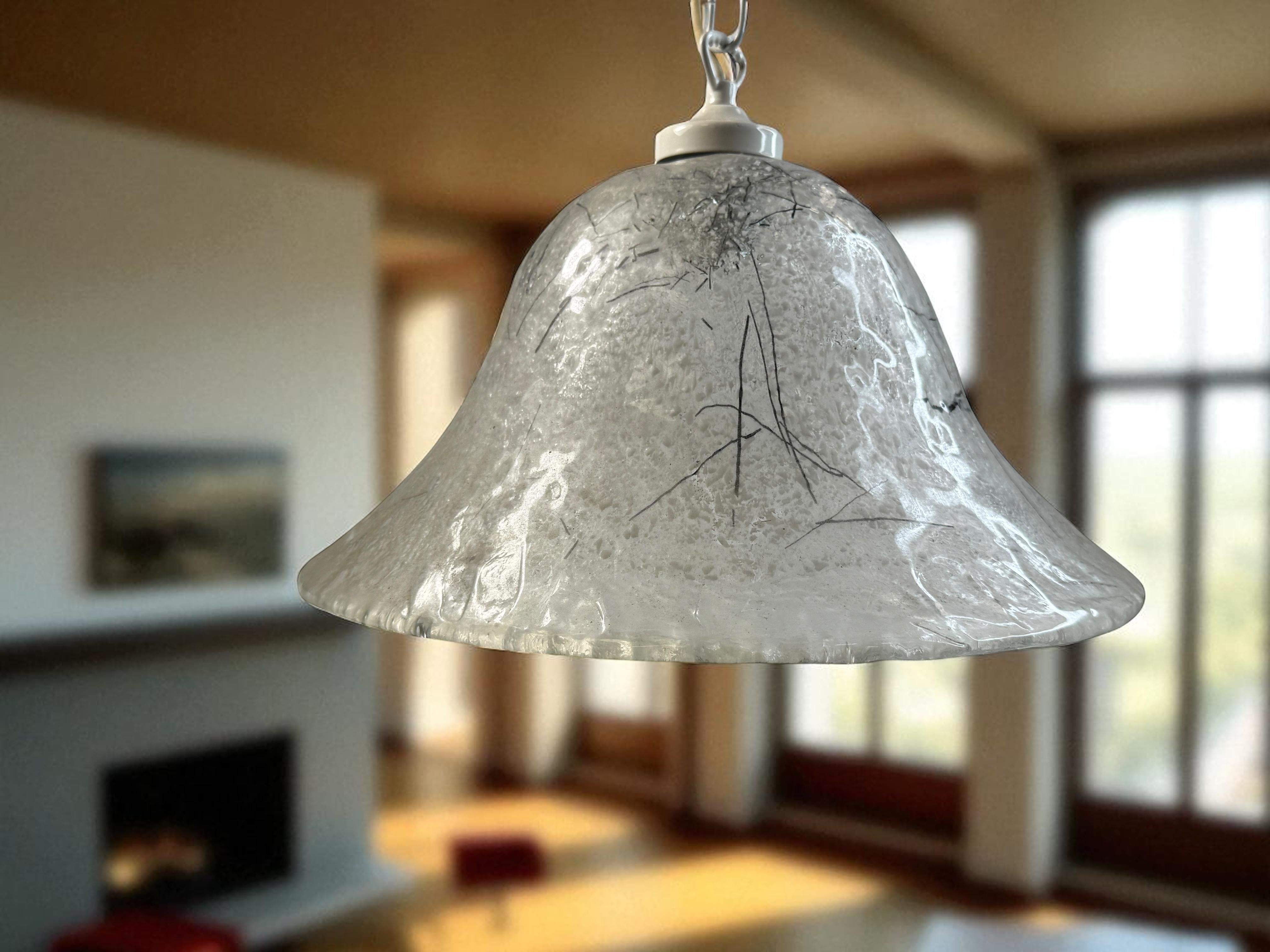 Bellissima lampada a sospensione nello stile di Carlo Nason per Mazzega, Italia in vendita 5