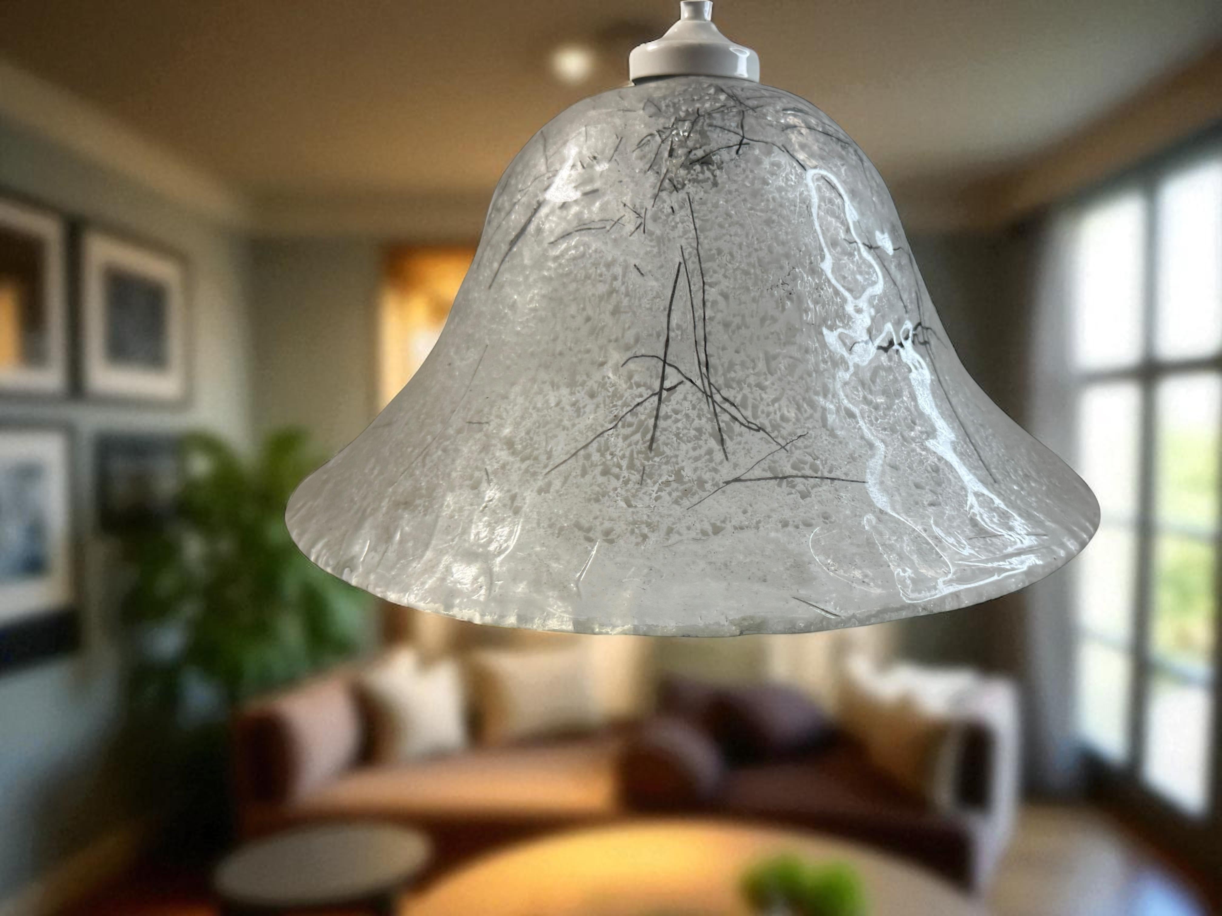 Bellissima lampada a sospensione nello stile di Carlo Nason per Mazzega, Italia in vendita 9