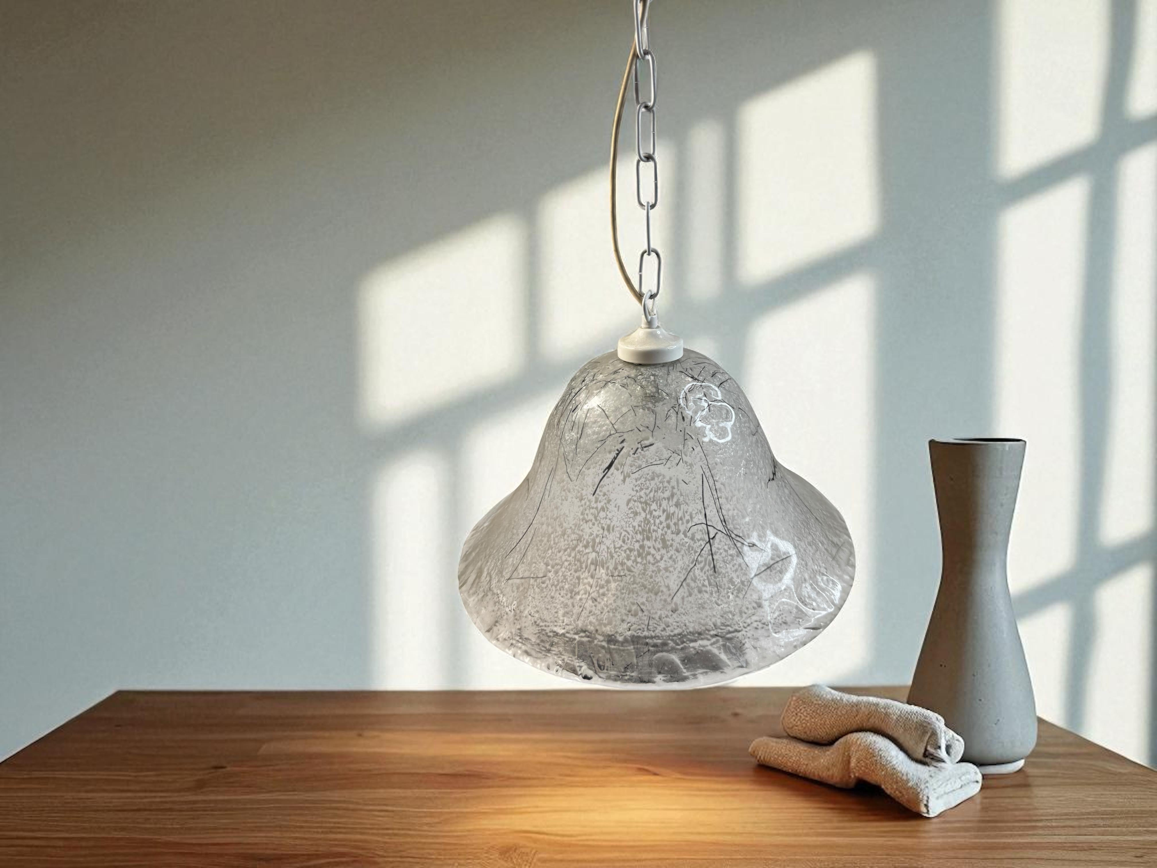 Bellissima lampada a sospensione nello stile di Carlo Nason per Mazzega, Italia in vendita 10