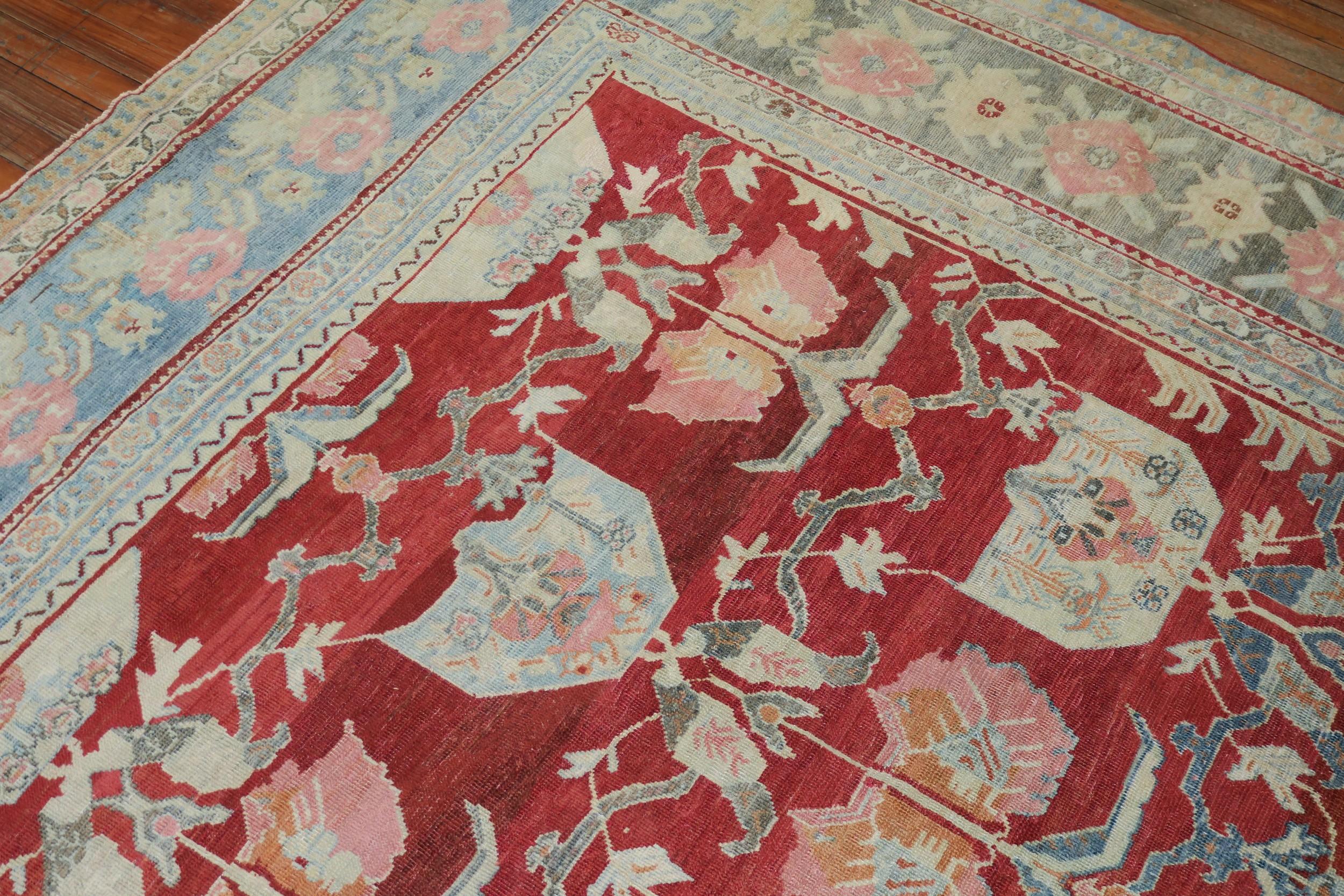 Perse Magnifique tapis persan à motifs floraux en vente