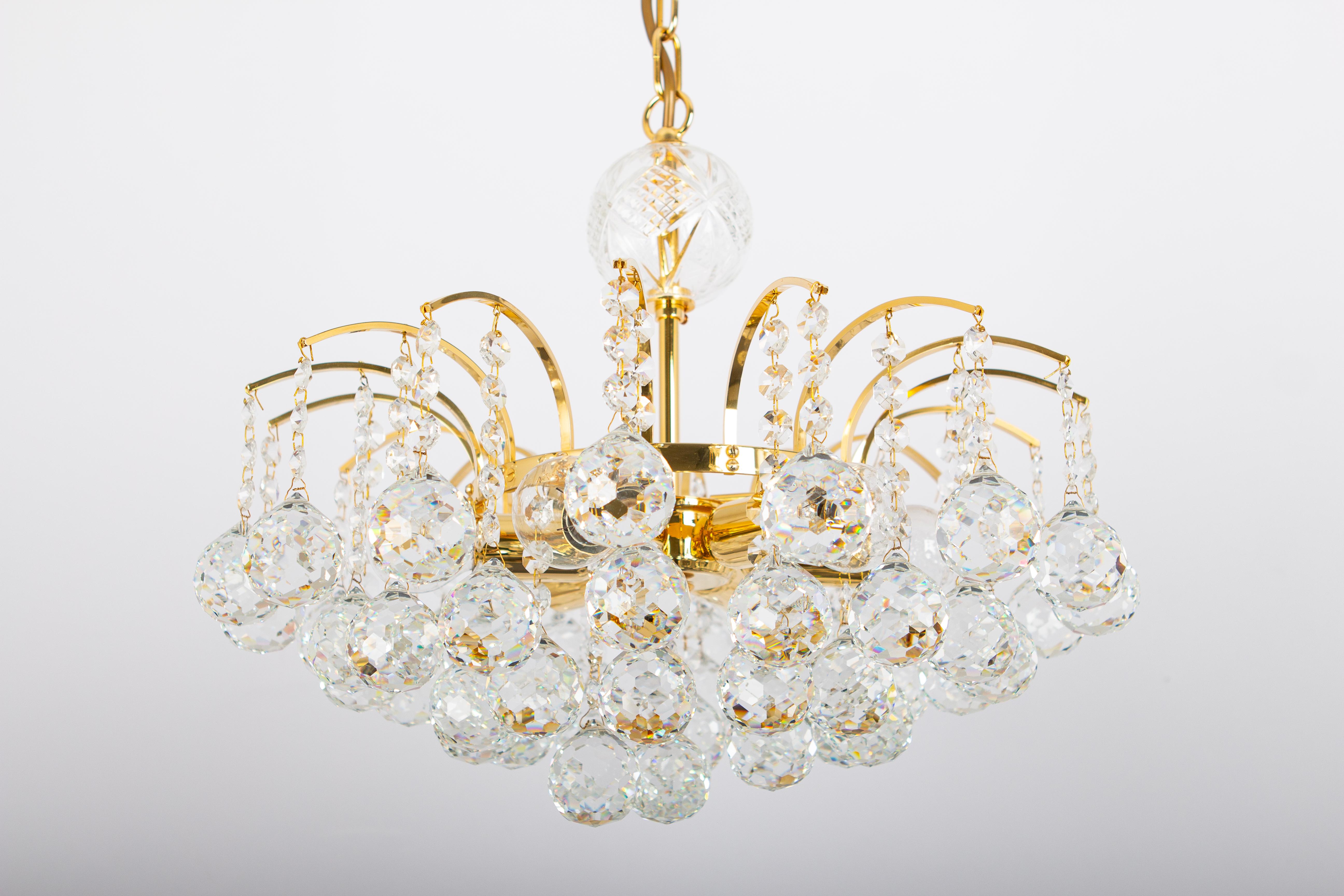 Beautiful Petite Christoph Palme Chandelier Midcentury Crystal Balls, 1970s In Good Condition For Sale In Aachen, NRW