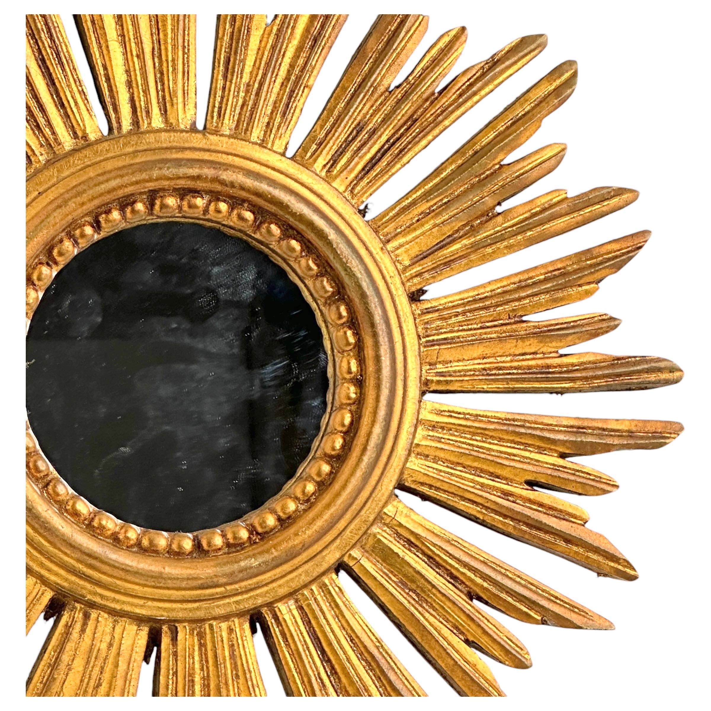 Schöner Petite Starburst Sunburst Vergoldeter Holzspiegel, Deutschland ca. 1950er Jahre (Hollywood Regency) im Angebot