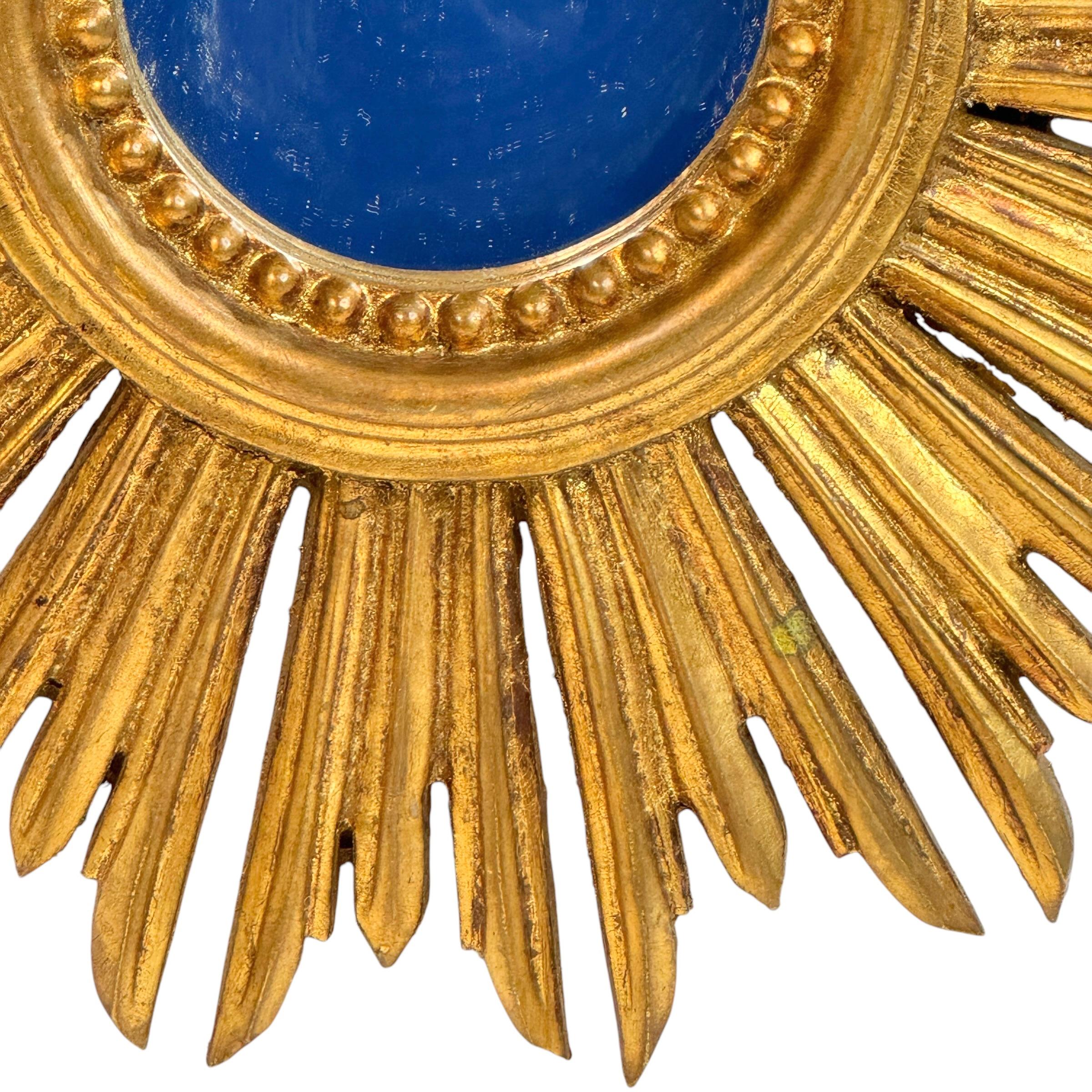 Schöner Petite Starburst Sunburst Vergoldeter Holzspiegel, Deutschland ca. 1950er Jahre im Zustand „Gut“ im Angebot in Nuernberg, DE