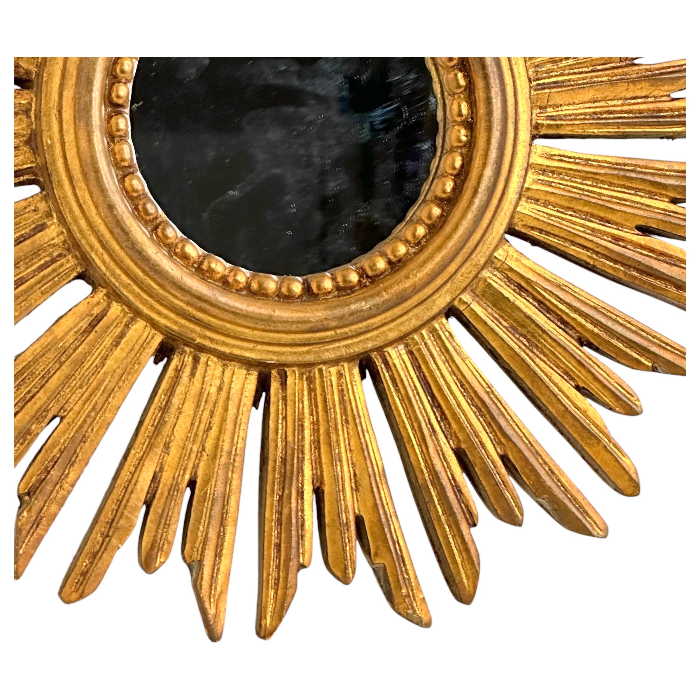 Schöner Petite Starburst Sunburst Vergoldeter Holzspiegel, Deutschland ca. 1950er Jahre im Zustand „Gut“ im Angebot in Nuernberg, DE