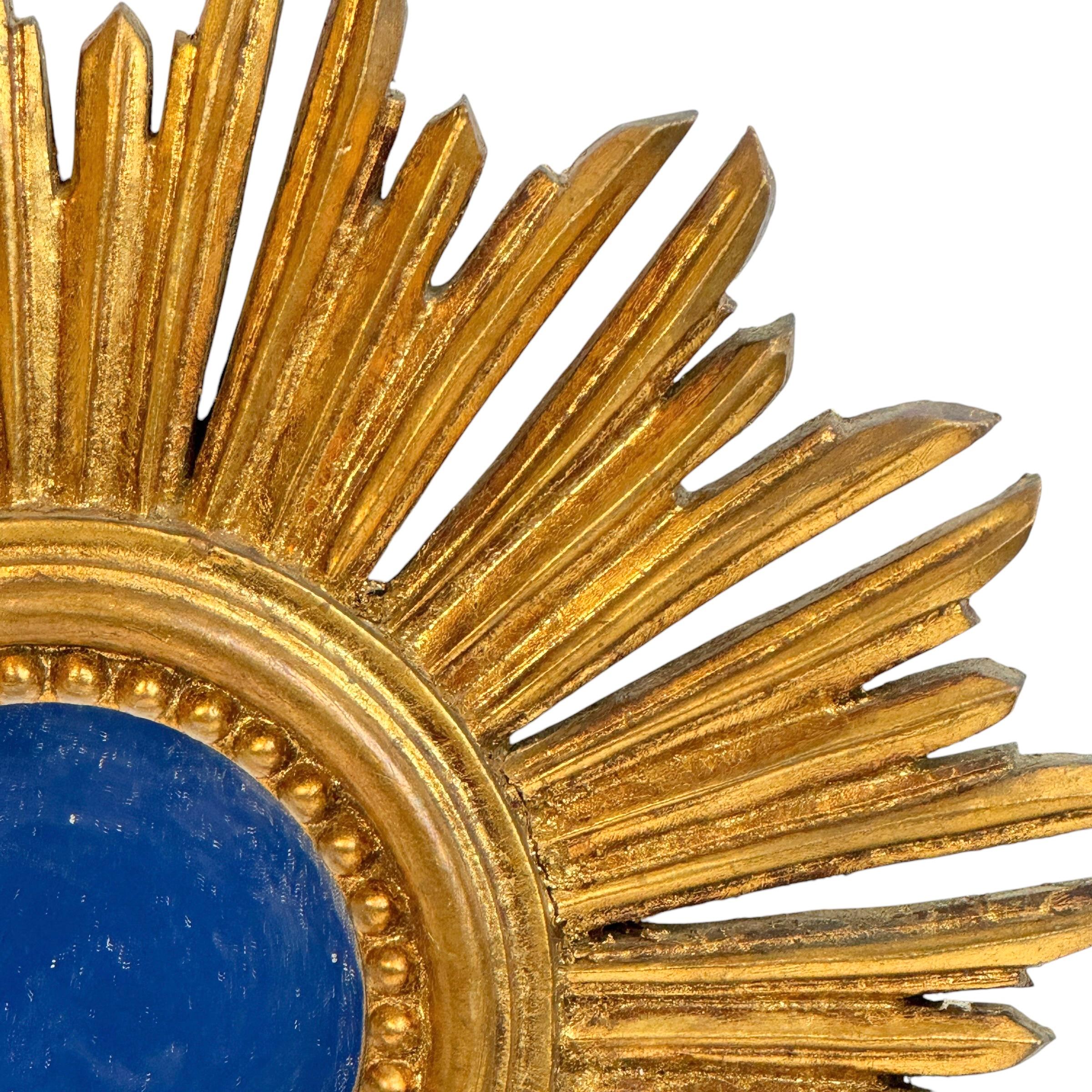 Schöner Petite Starburst Sunburst Vergoldeter Holzspiegel, Deutschland ca. 1950er Jahre (Spiegel) im Angebot
