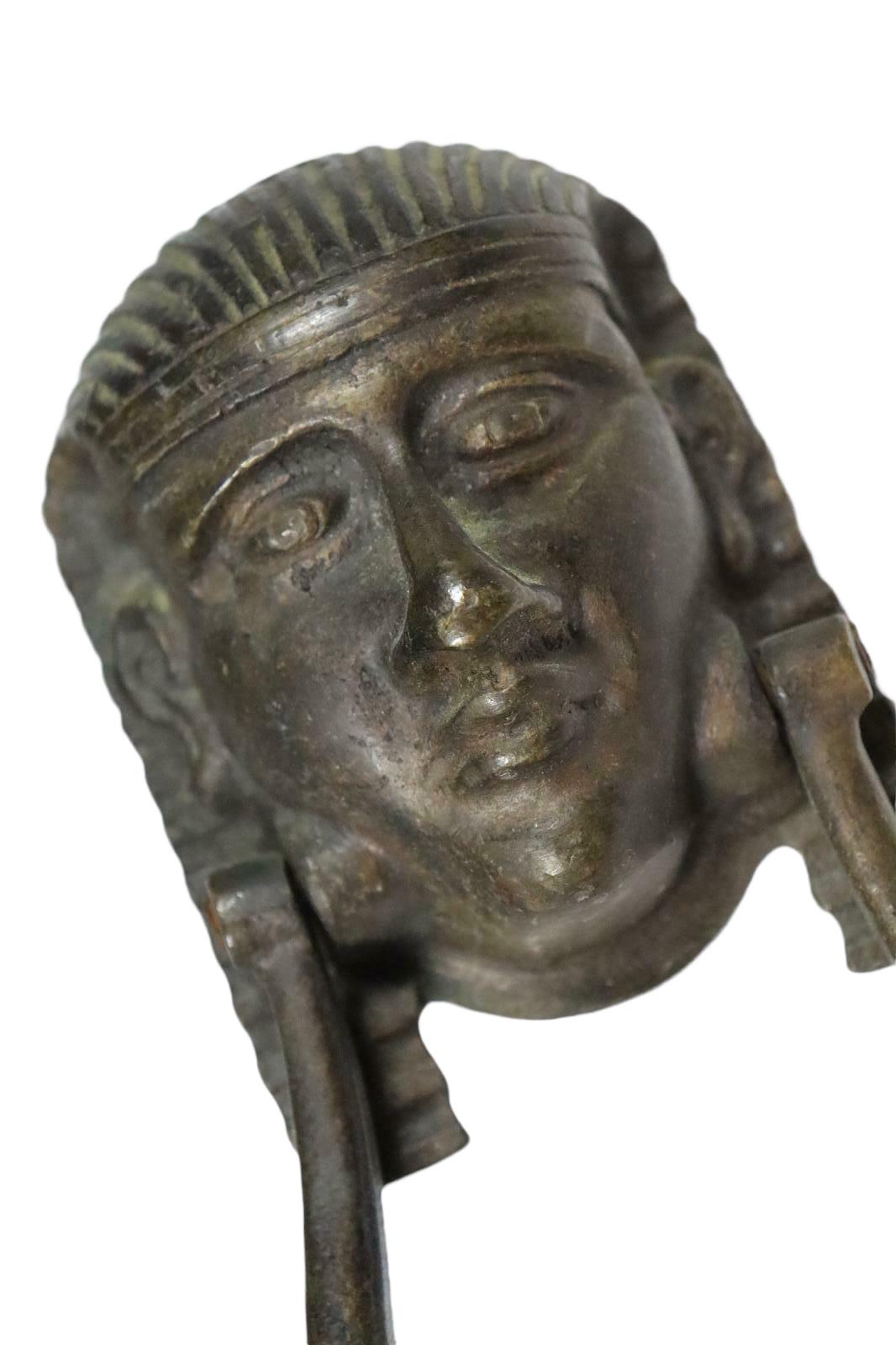 Magnifique nœud de porte à tête de pharaon, bronze, Allemagne, 19ème siècle Bon état - En vente à Nuernberg, DE
