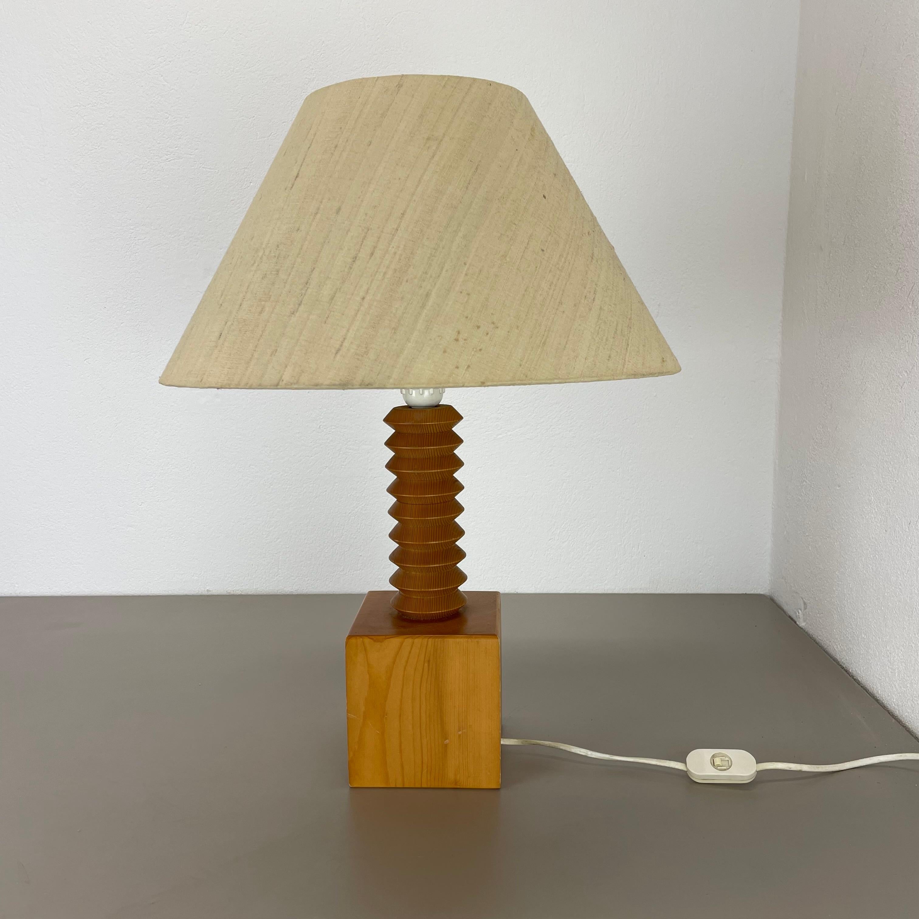 Article:

Table light


Design:

in Style of Piere Chapo


Origin: 

Sweden


Age: 

1970s

Description: 

This fantastic table light was produced in 1960s in Sweden and remembers in Style of Pierre Chapo.

the base of this unique desktop light is