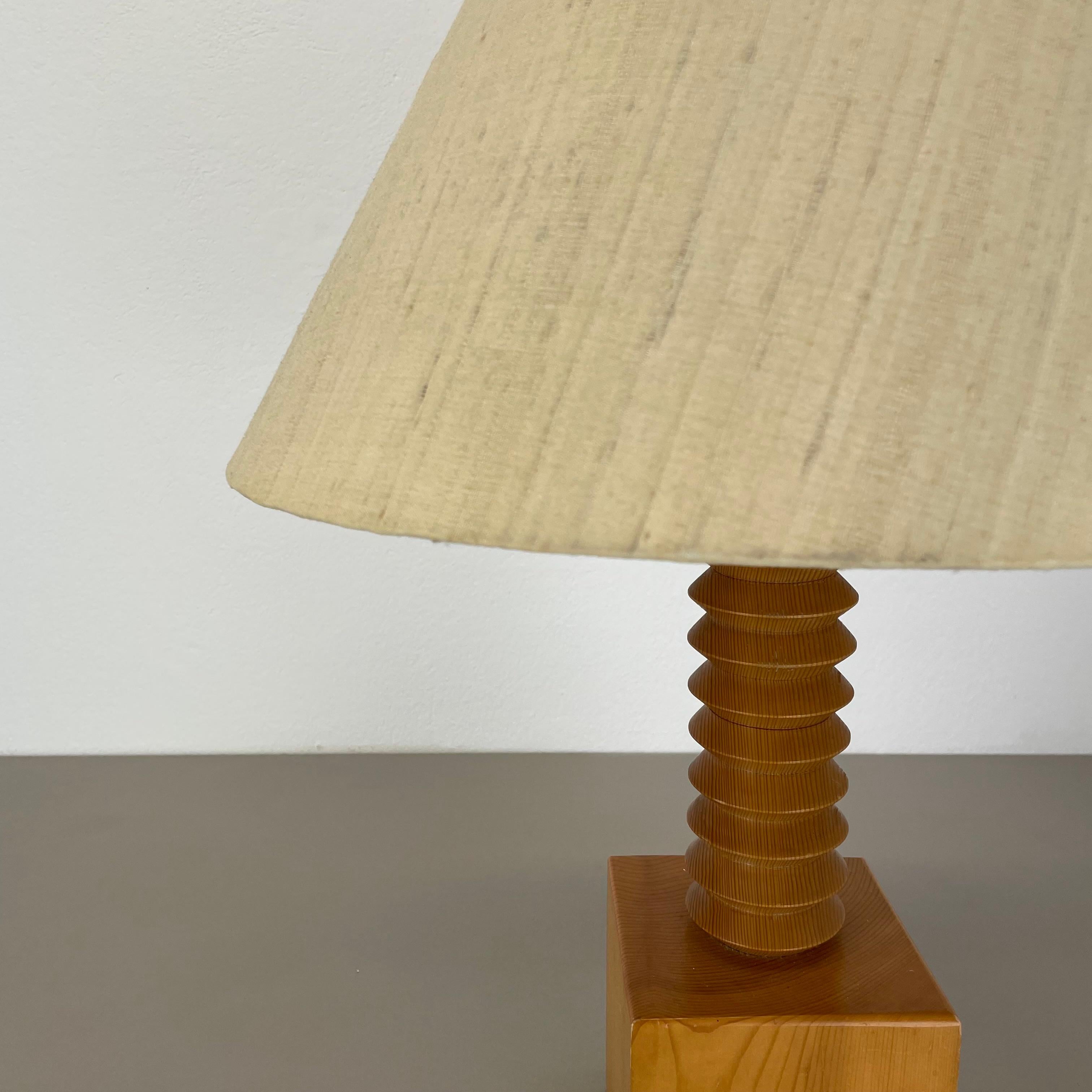 Mid-Century Modern beautiful Pierre CHAPO Style solid pine wood CUBIC table light, Sweden 1970s For Sale